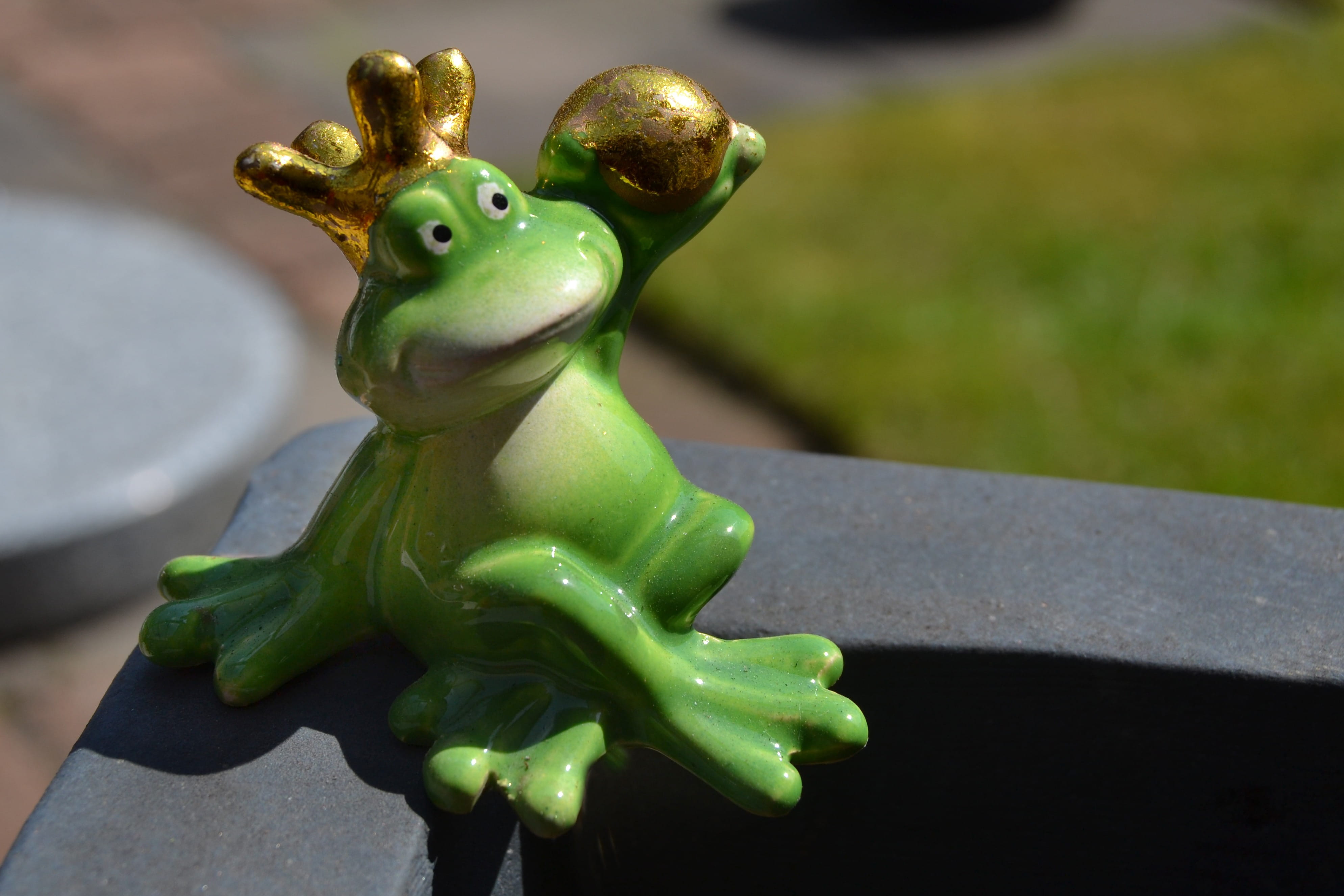high angle view, representation, green color, maerechenfiguren, green, shadow, day, figurine, statue, toy, art and craft, animal themes, 4K, nature, creativity, HD Wallpaper