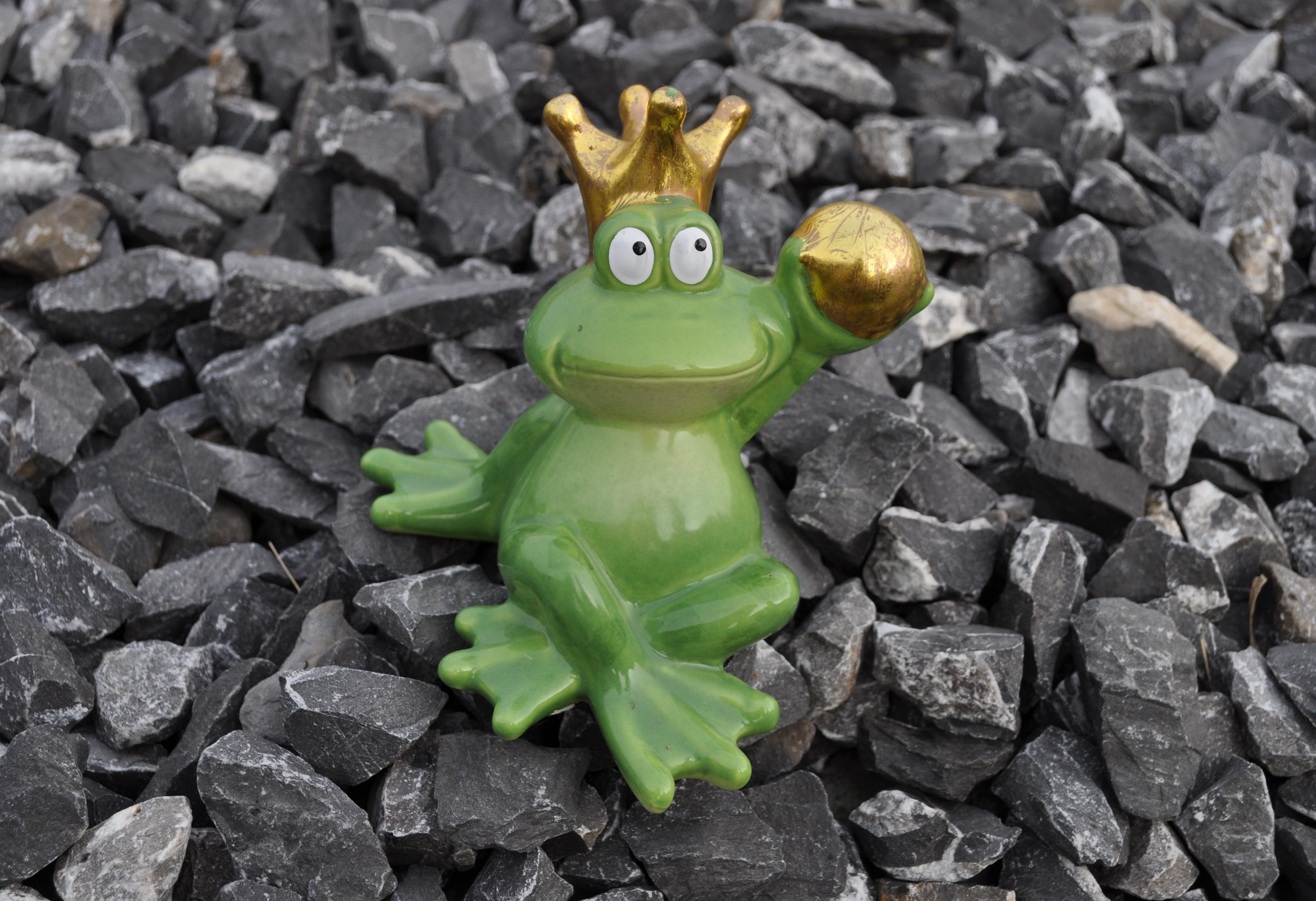 creativity, frog prince, high angle view, stone - object, green, close-up, toy, figurine, rabbit - animal, frog, solid, nature, cheerful, deco, art and craft, HD Wallpaper