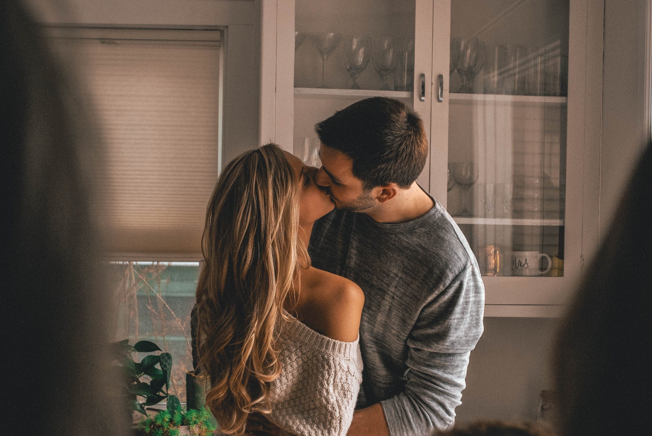 positive emotion, untitled, young men, engagement, brown hair, bonding, couple, smooch, adult, lifestyles, 1080P, two people, love, young adult, kissing, HD Wallpaper