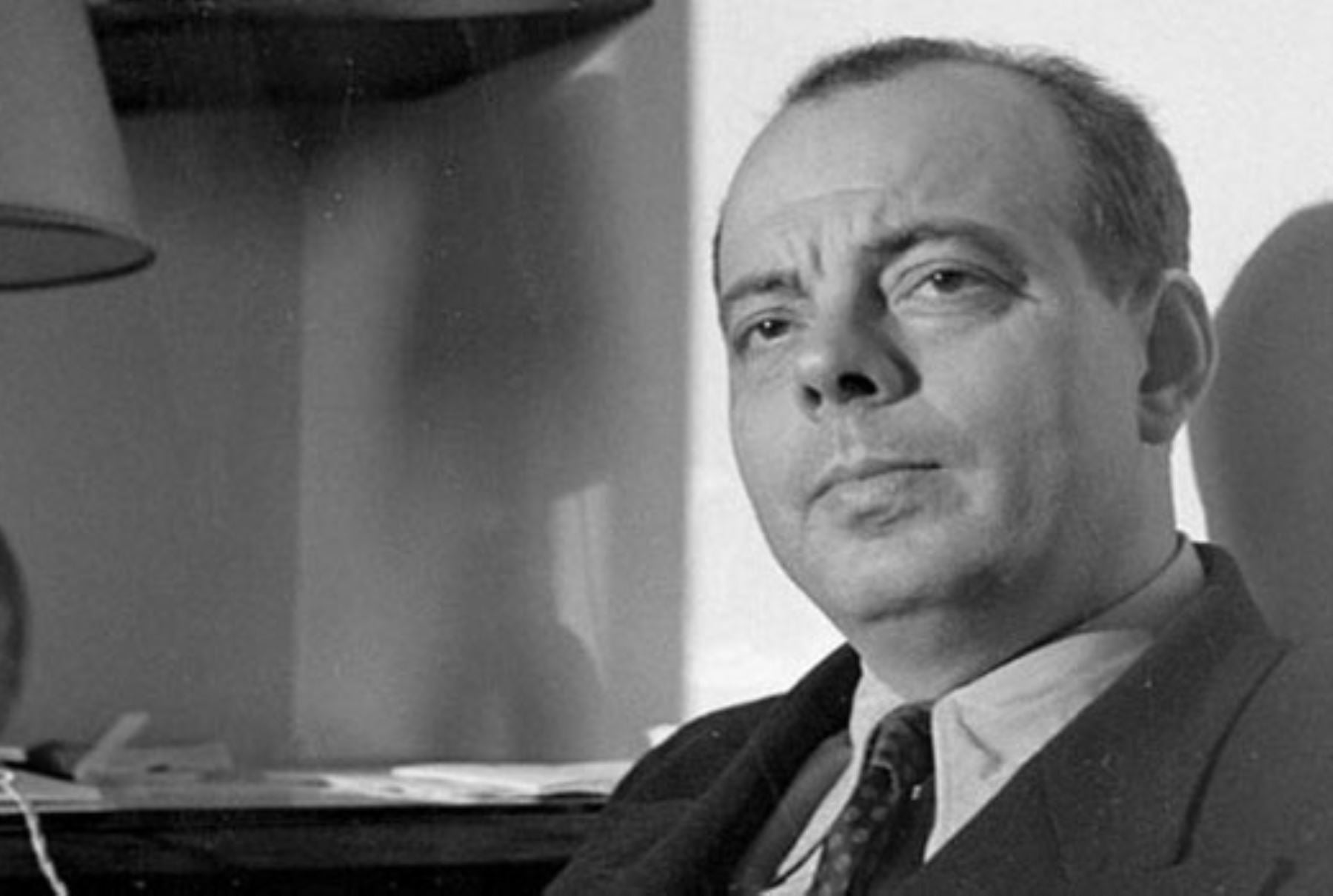 black And White, 720P, well-dressed, author, business person, adult, concepts And Ideas, s, antoine de saint-exupery, color Image, portrait, necktie, senior adult, HD Wallpaper