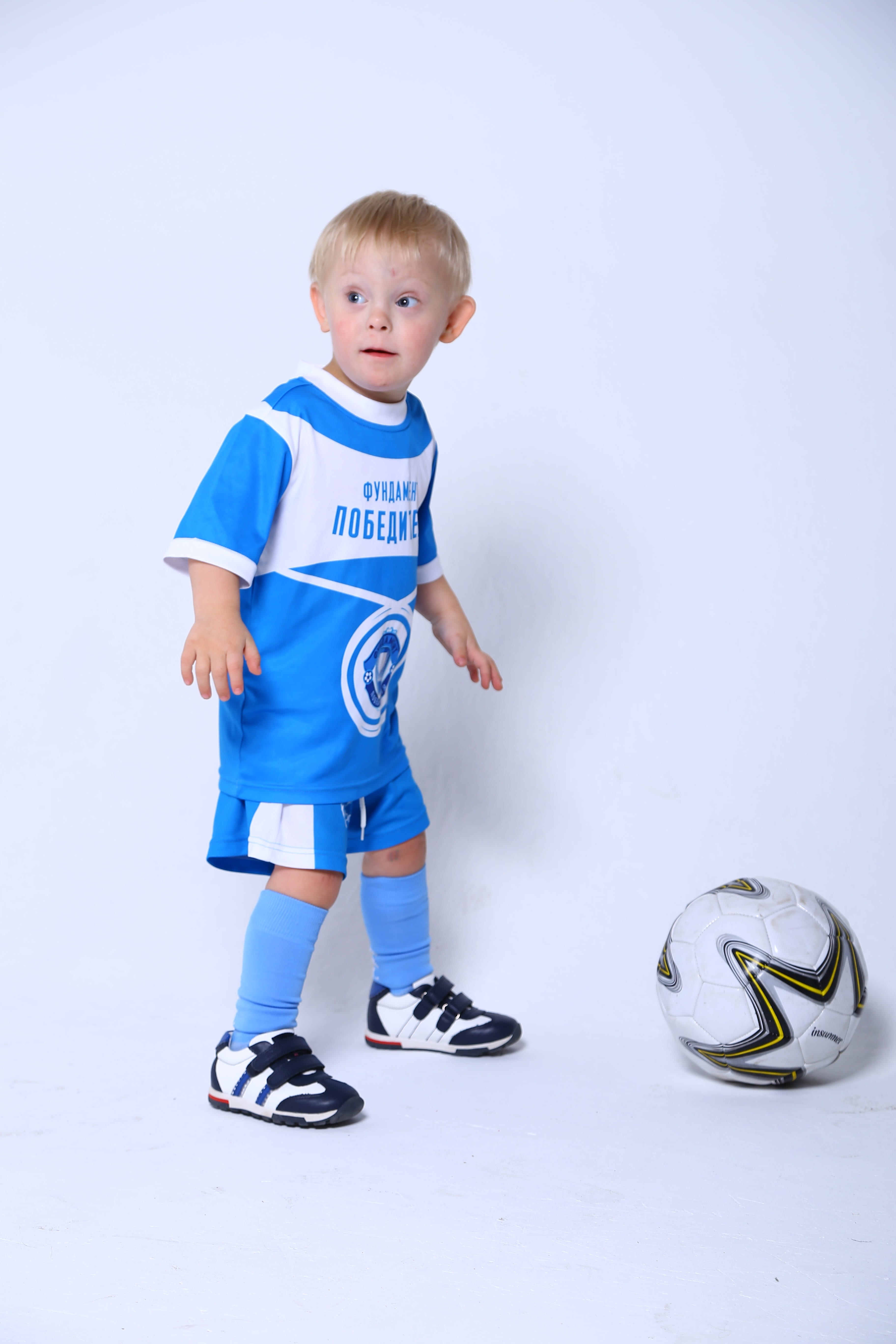 kids, sports, studio shot, game, men, 5K, front view, boys, smiling, one person, childhood, player, baby, ball, neck, casual clothing, crew, child, boy, Phone HD Wallpaper