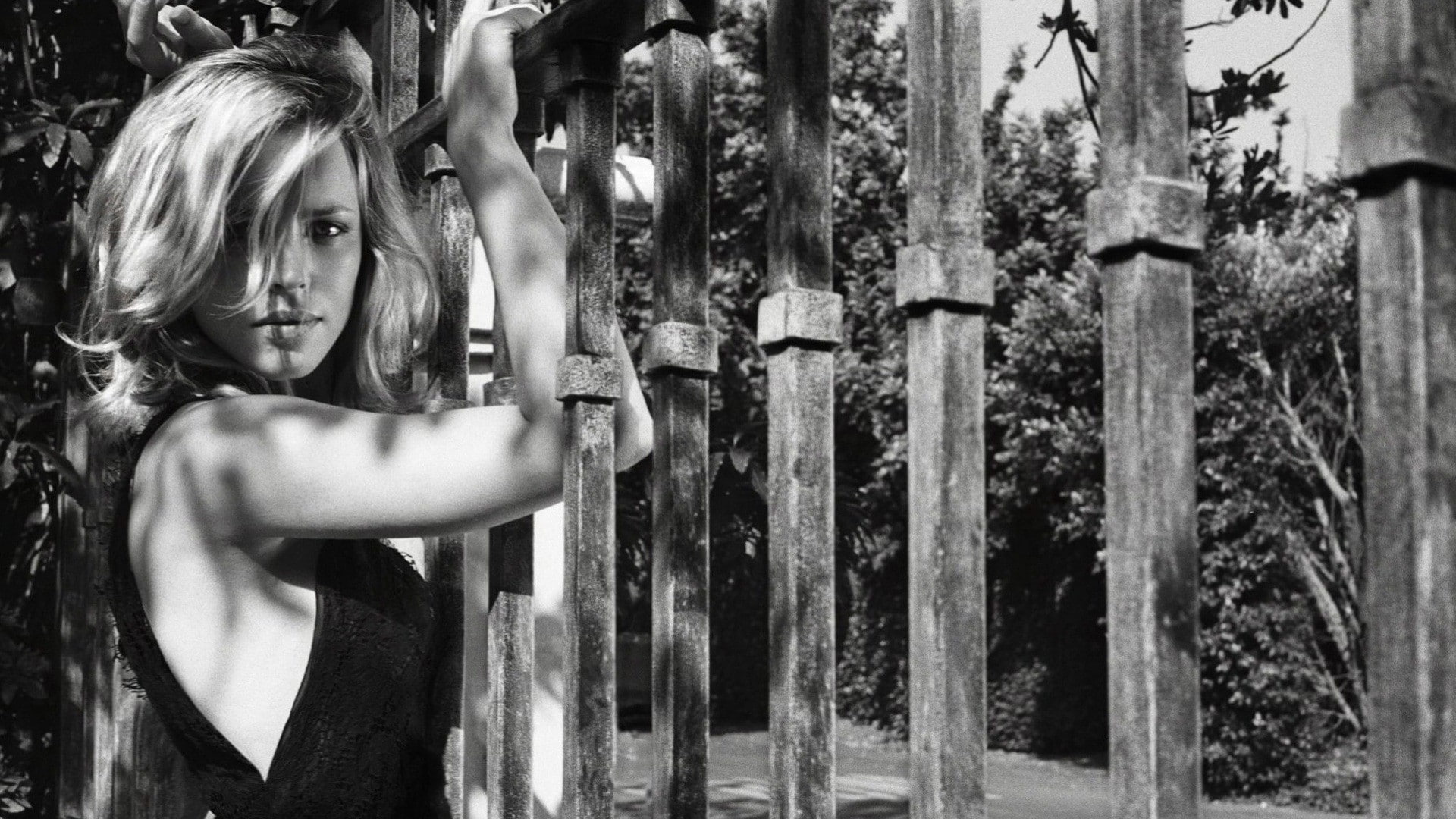 actress, monochrome, 1080P, women, Rachel McAdams, fence, HD Wallpaper