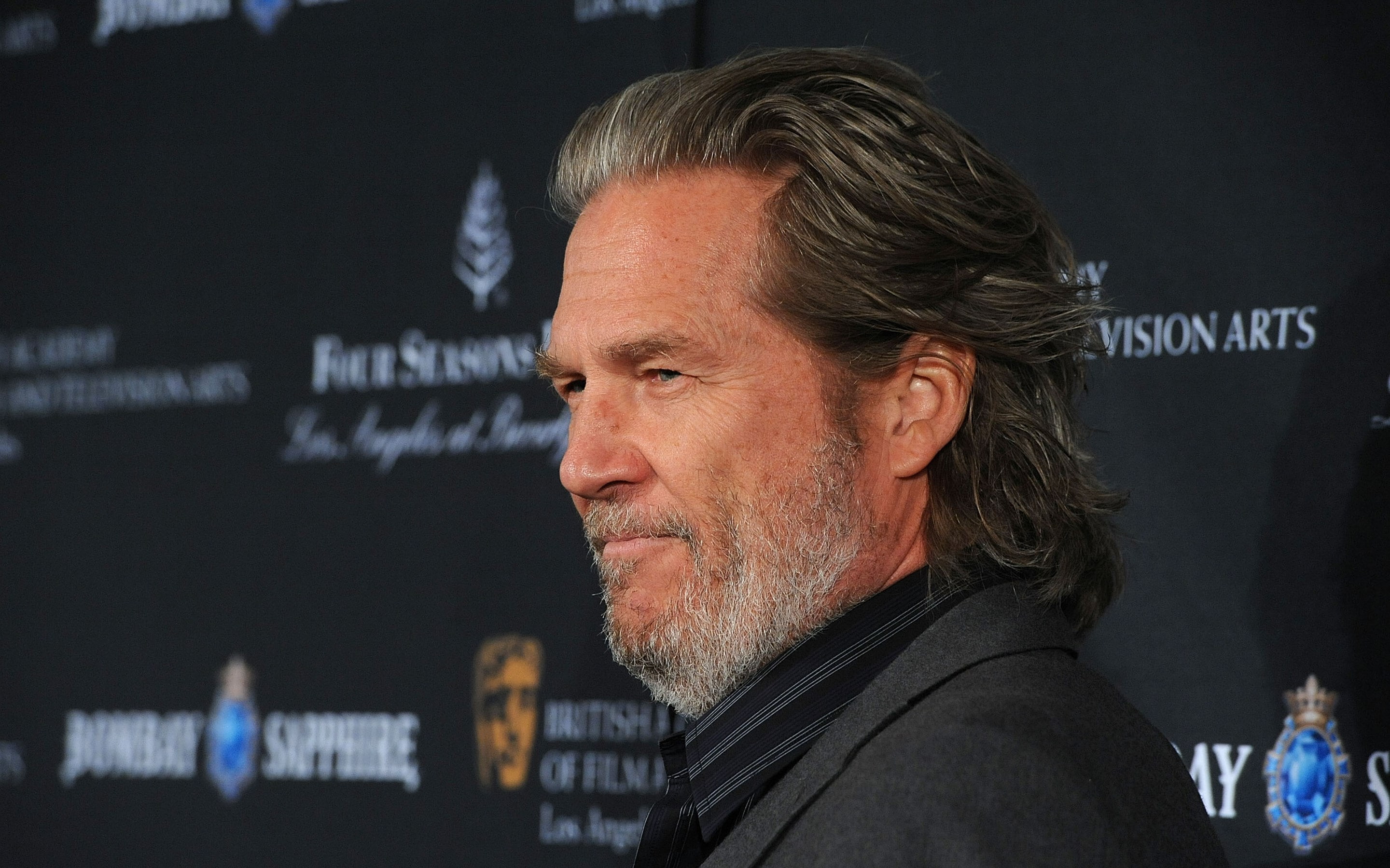 beard, males, serious, headshot, mature men, jeff bridges, adult, 2K, text, business, portrait, side view, close-up, contemplation, blackboard, gray hair, HD Wallpaper