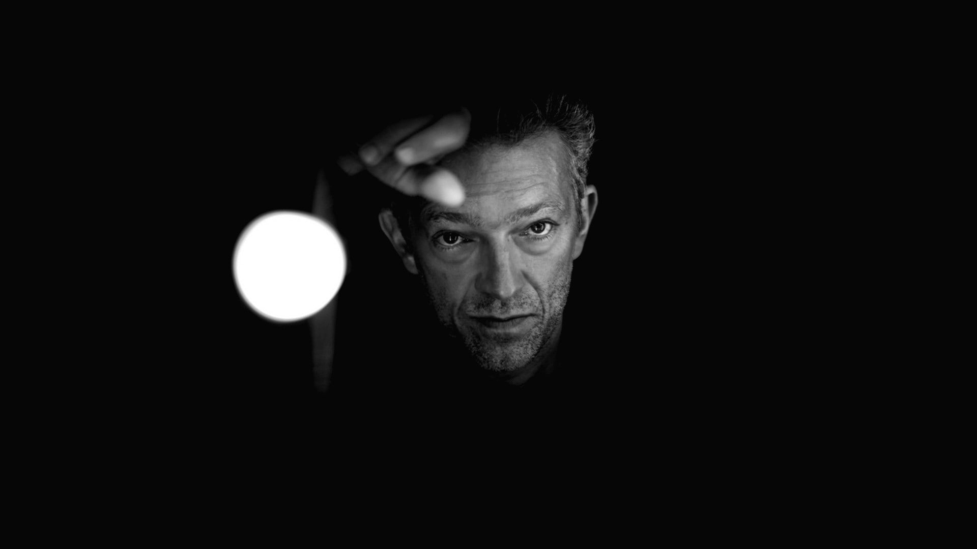 black background, dark, Vincent Cassel, men, human body part, actor, indoors, body part, mid adult, celebrity, lights, one person, portrait, looking at camera, HD Wallpaper