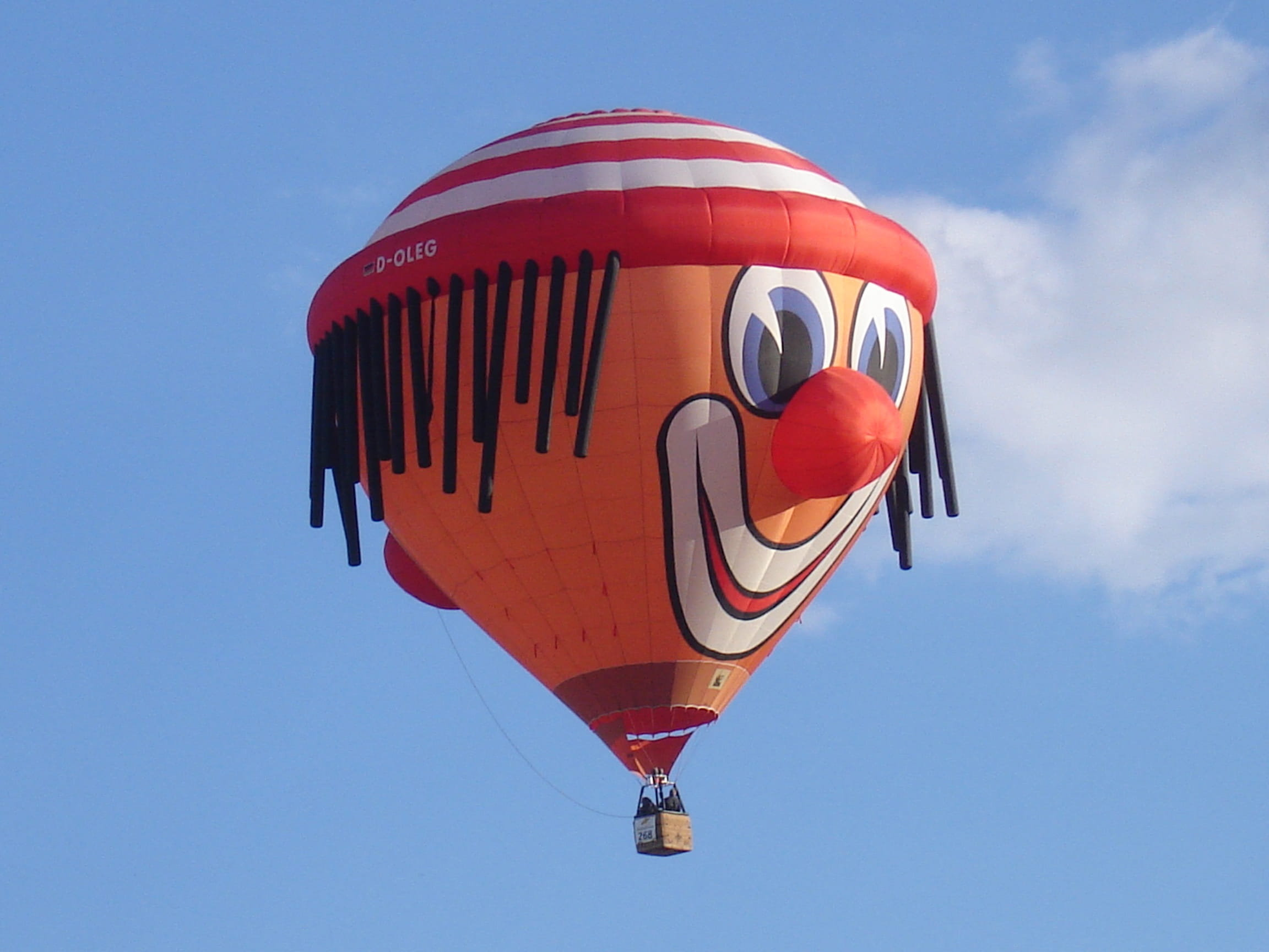 transportation, travel, mode of transportation, copy space, helmet, flying, sunlight, low angle view, fly, blue sky, nature, ballooning festival, adventure, HD Wallpaper