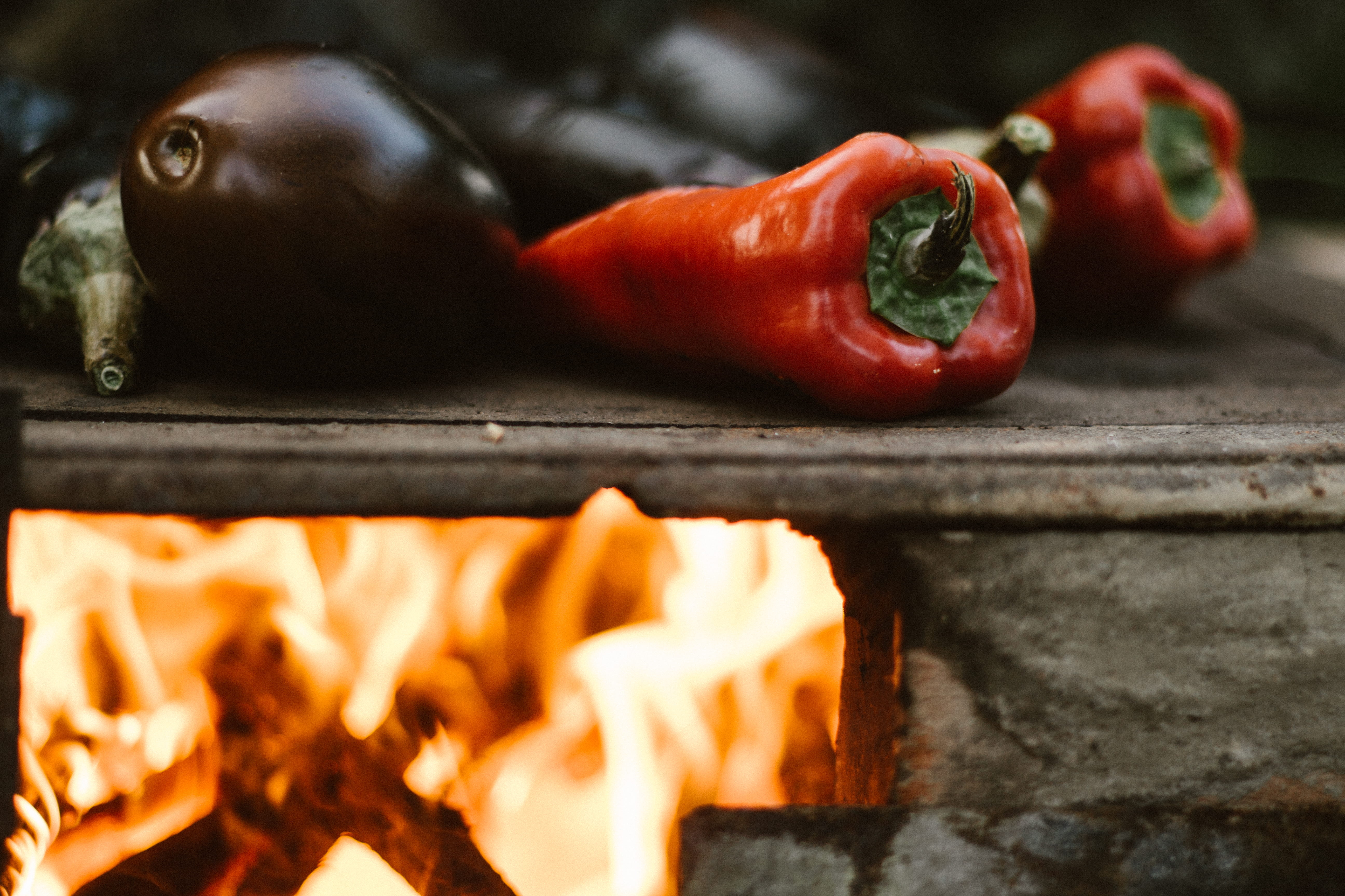 wellbeing, burning, cooking, indoors, two, bell pepper, freshness, food, healthy eating, kitchen, food and drink, red, oven, close-up, pepper, vegetable, HD Wallpaper