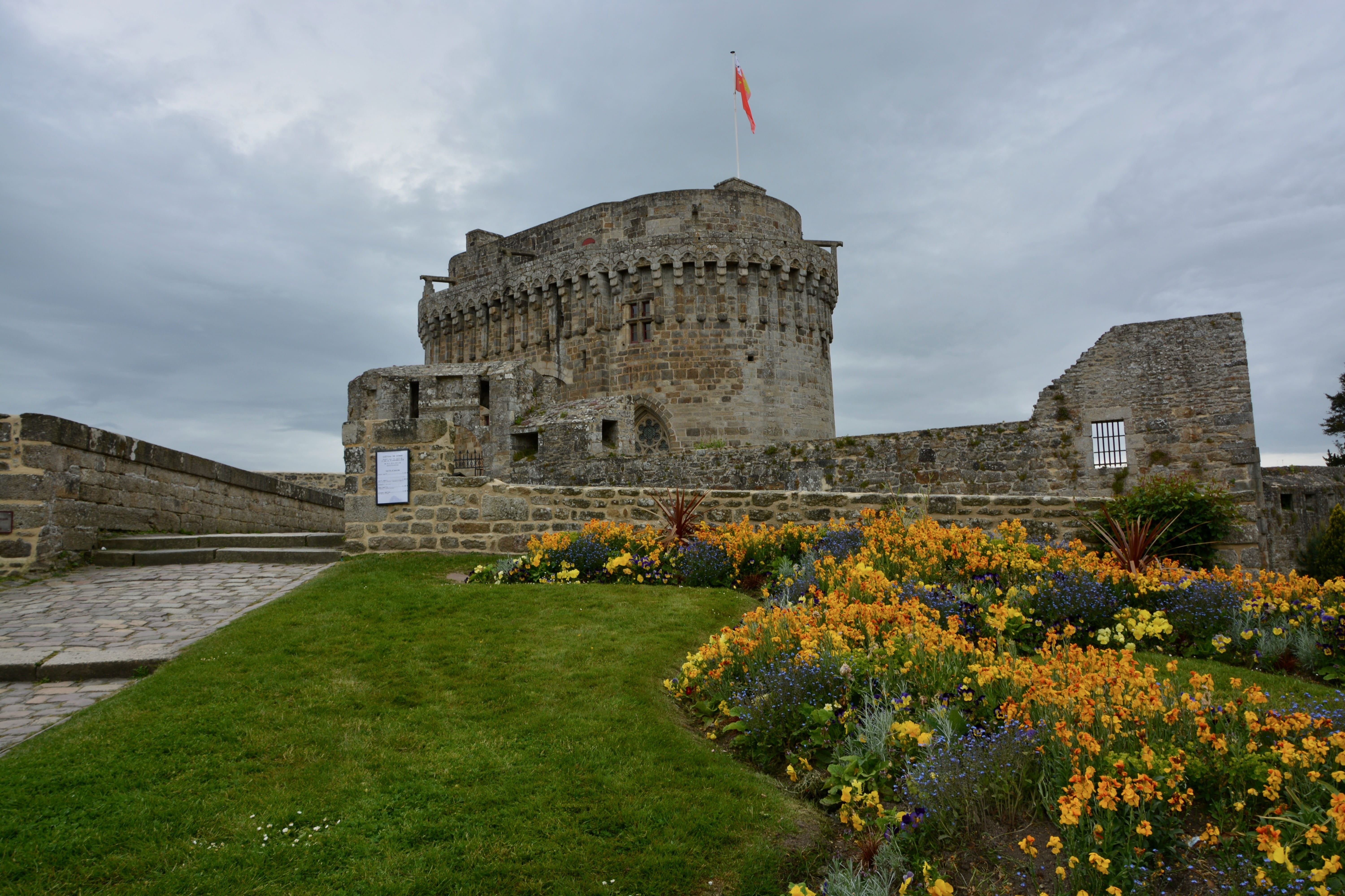 nature, grass, outdoors, built structure, travel, france, travel destinations, castle, 5K, heritage, day, no people, building, patriotism, building exterior, HD Wallpaper