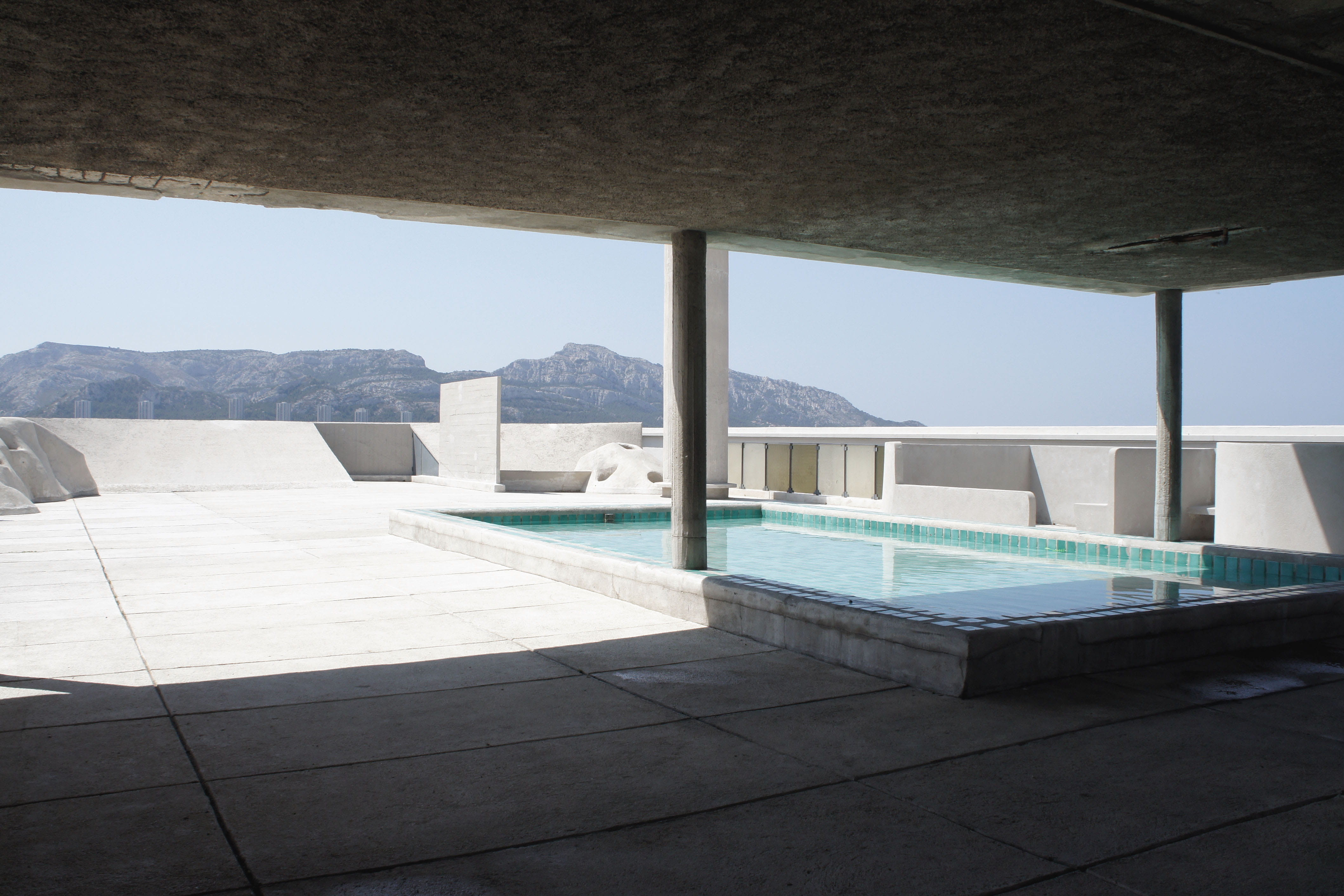 window, wealth, built structure, scenics - nature, france, luxury, sea, absence, nature, marseille, le corbusier, modern, unité dhabitation, no people, HD Wallpaper