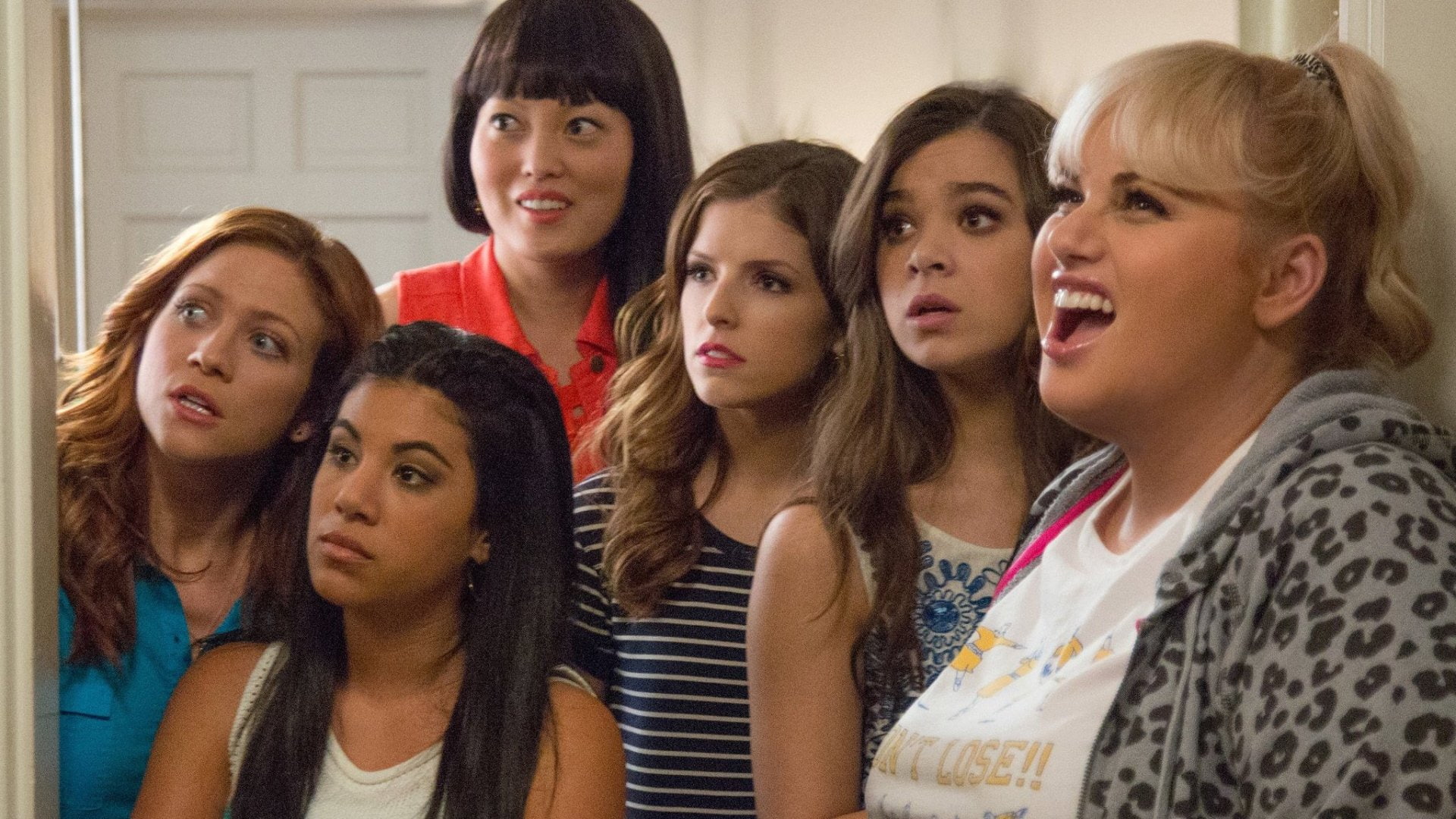 indoors, young adult, teenage girls, medium group of people, togetherness, Pitch Perfect 2, headshot, young women, equality, 1080P, women, friendship, HD Wallpaper