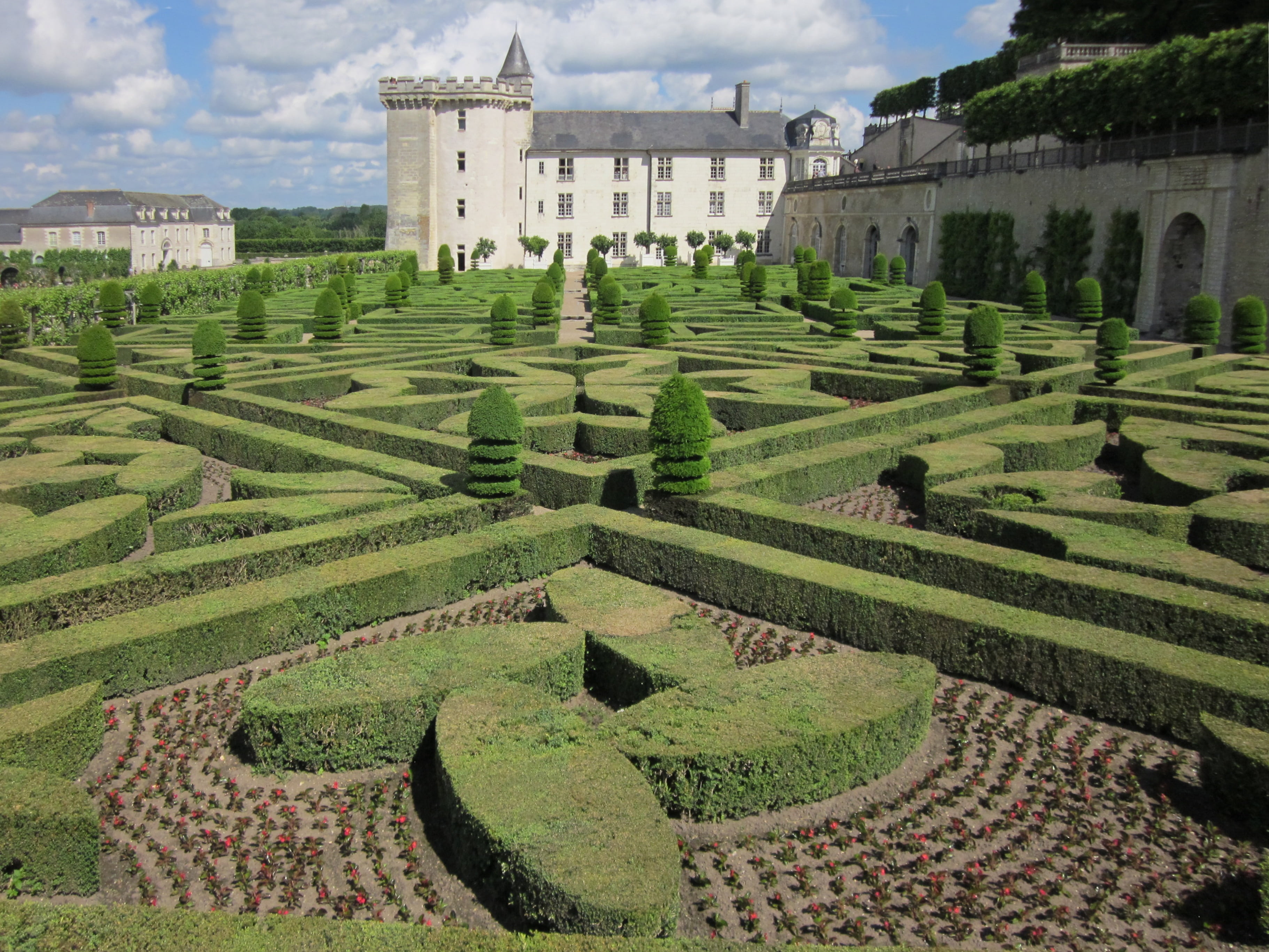 famous Place, building exterior, day, loire, landscape, france, nature, history, the past, castle, 2K, hedge, villandry, no people, beauty in nature, tourism, HD Wallpaper