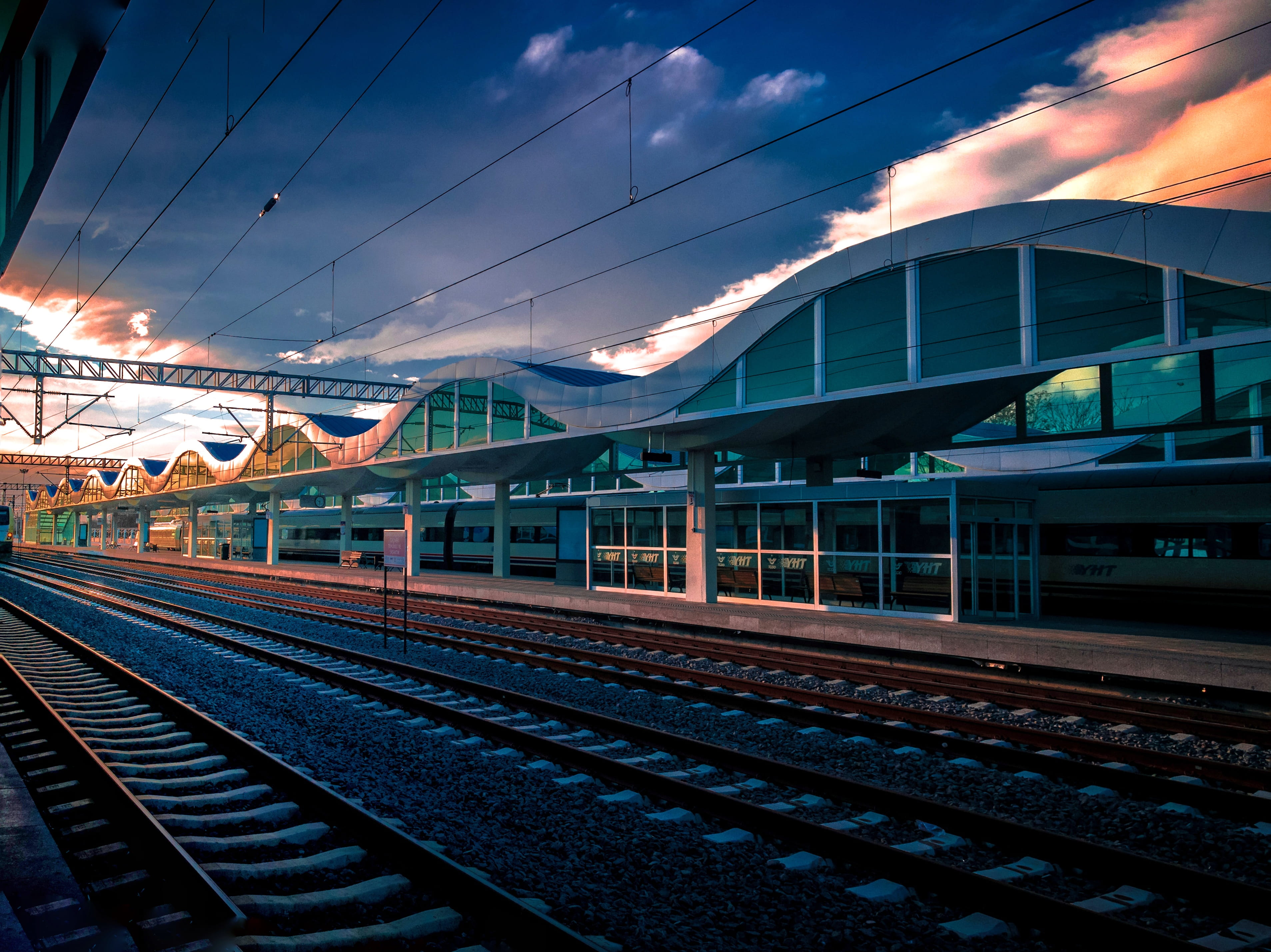 train - vehicle, travel, built structure, cable, railroad station, cloud - sky, railroad track, modern design, public transportation, building, city, perspective, HD Wallpaper