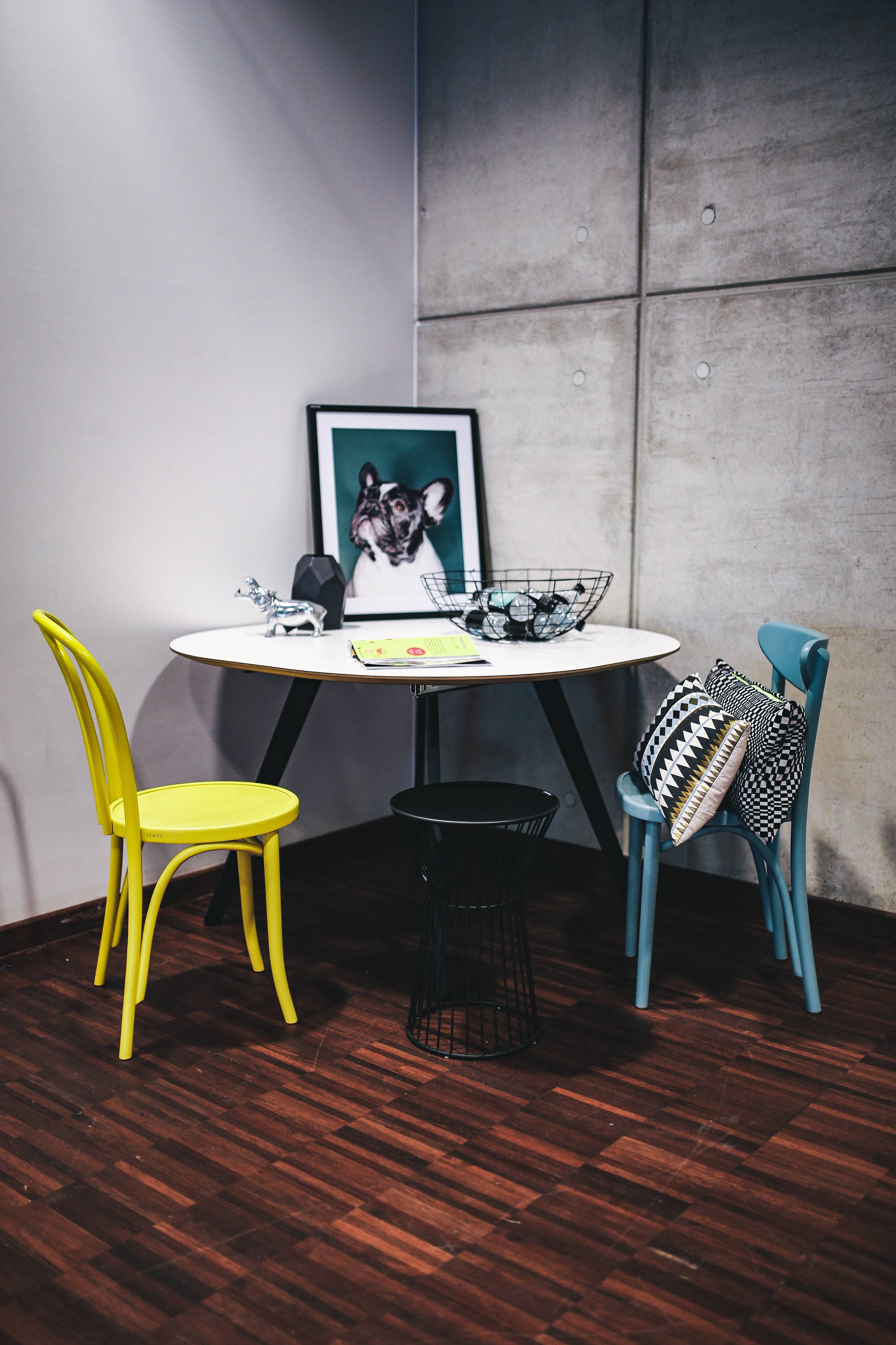 arranged, chair, domestic Room, wood, technology, wall - building feature, decor, office, style, creativity, expo, computer, flooring, 5K, tables, Collection, Phone HD Wallpaper