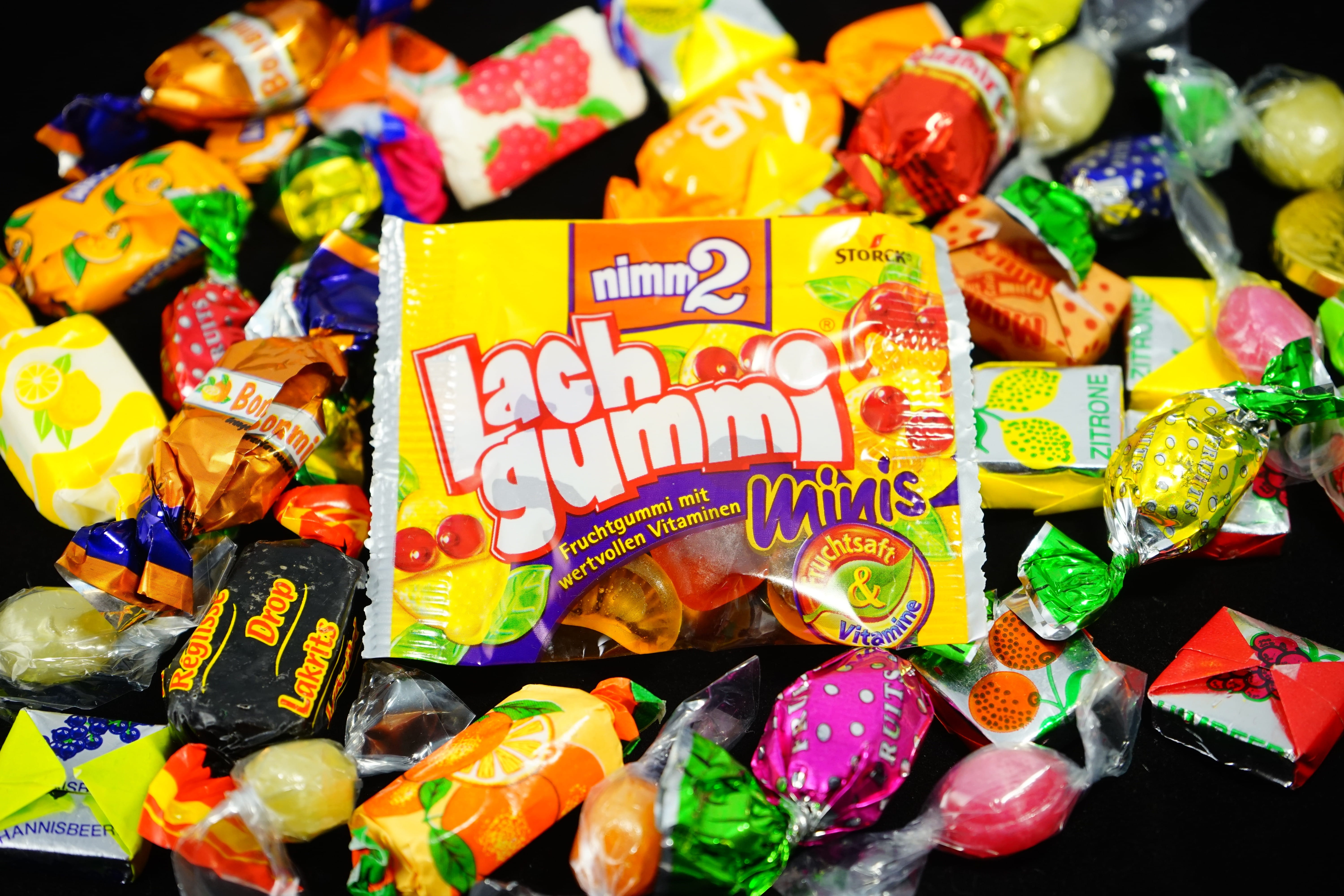 hand made sweets, Treat, no people, confectionery, high angle view, large group of objects, Candy, Hand, close-up, sucking candies, Sweets, retail display, HD Wallpaper