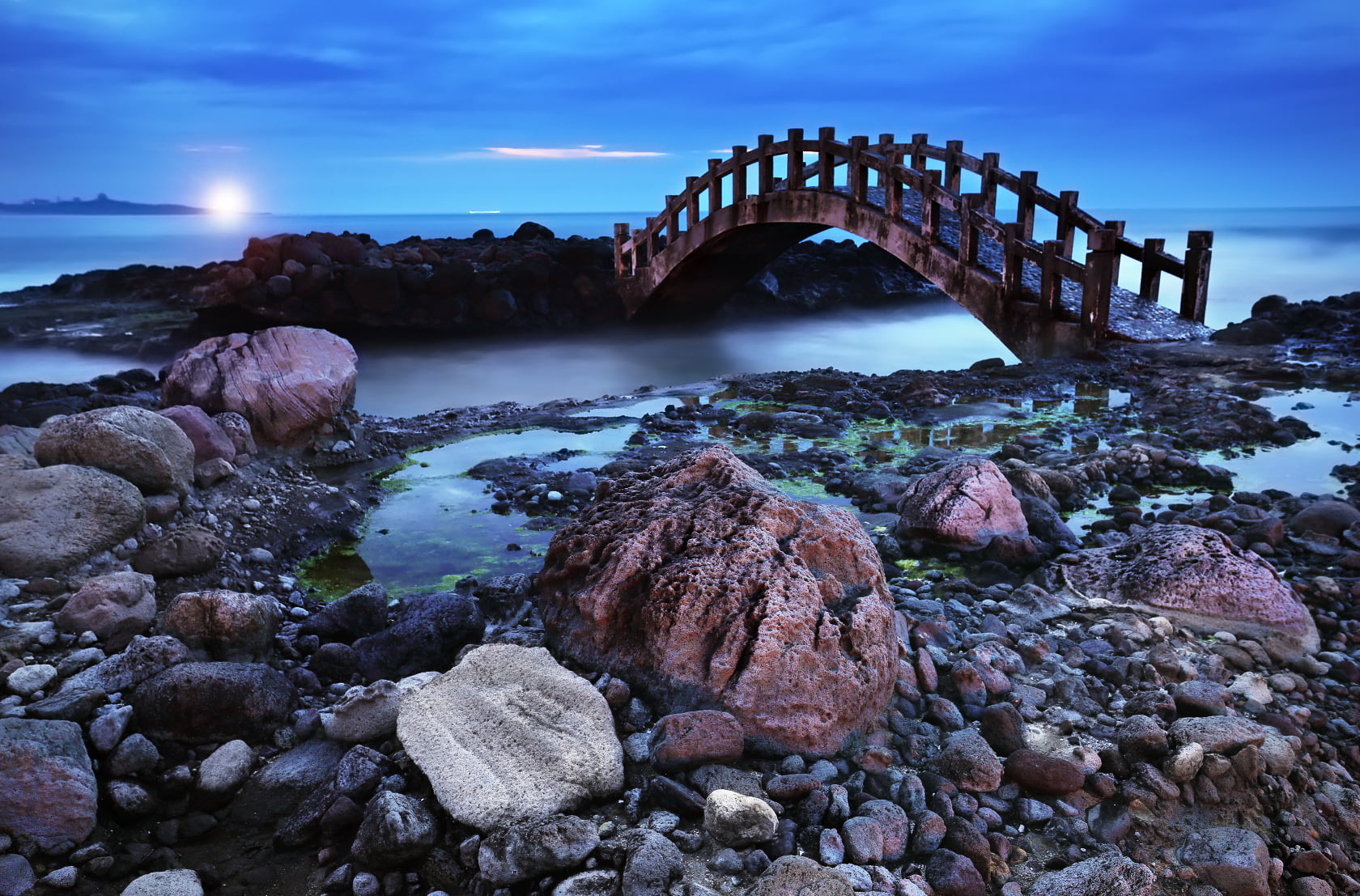 SEA, style, brown, landscape photography, 岩岸, water, coastline, landscape, Chinese, OCEAN  WATER, LIGHT, rock - Object, nature, 720P, beach, scenics, ROCK, HD Wallpaper