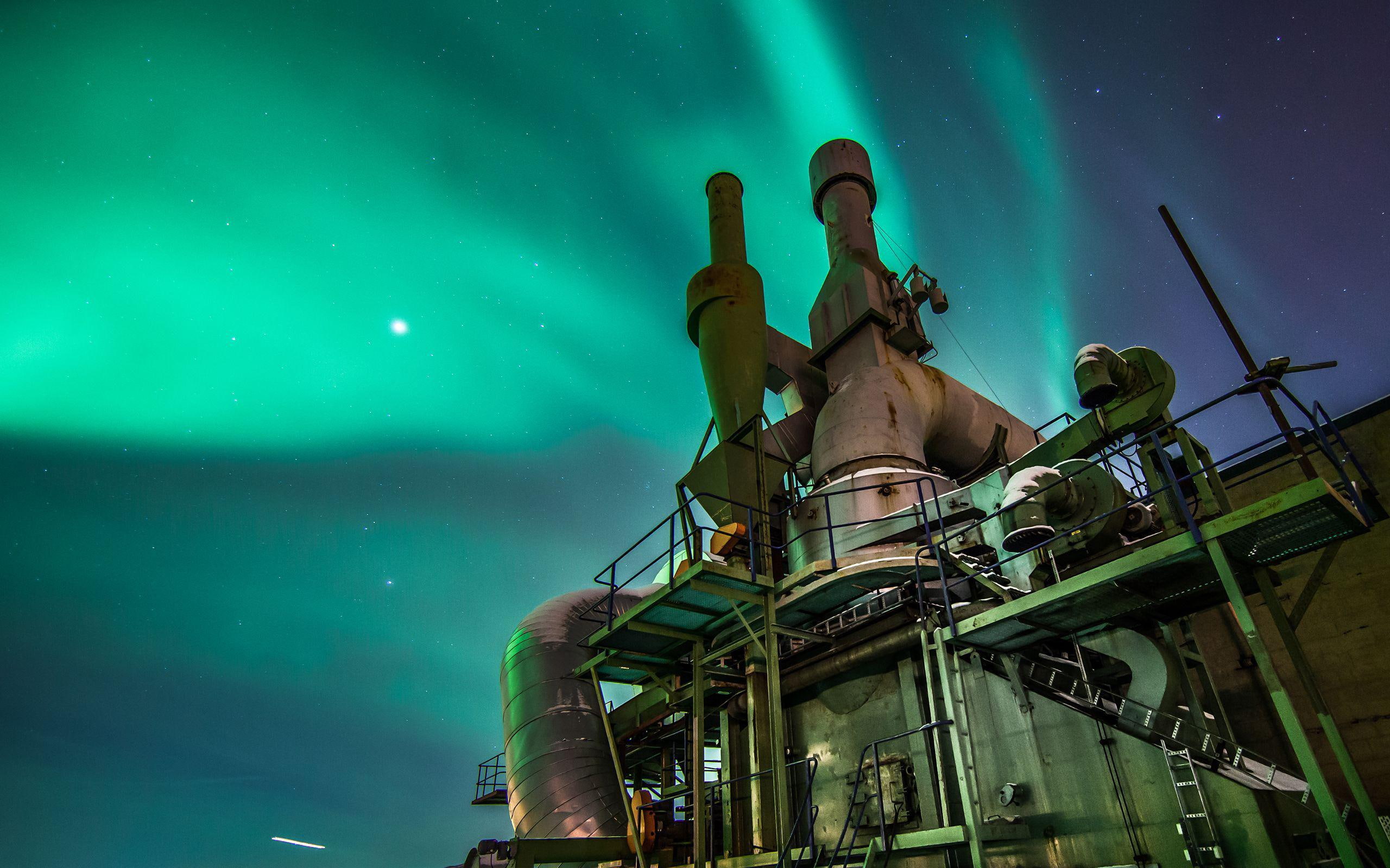 aurora borealis, photography, grey, metal, 2K, machine, aurora, factory, star, borealis, 2560x1600, HD Wallpaper