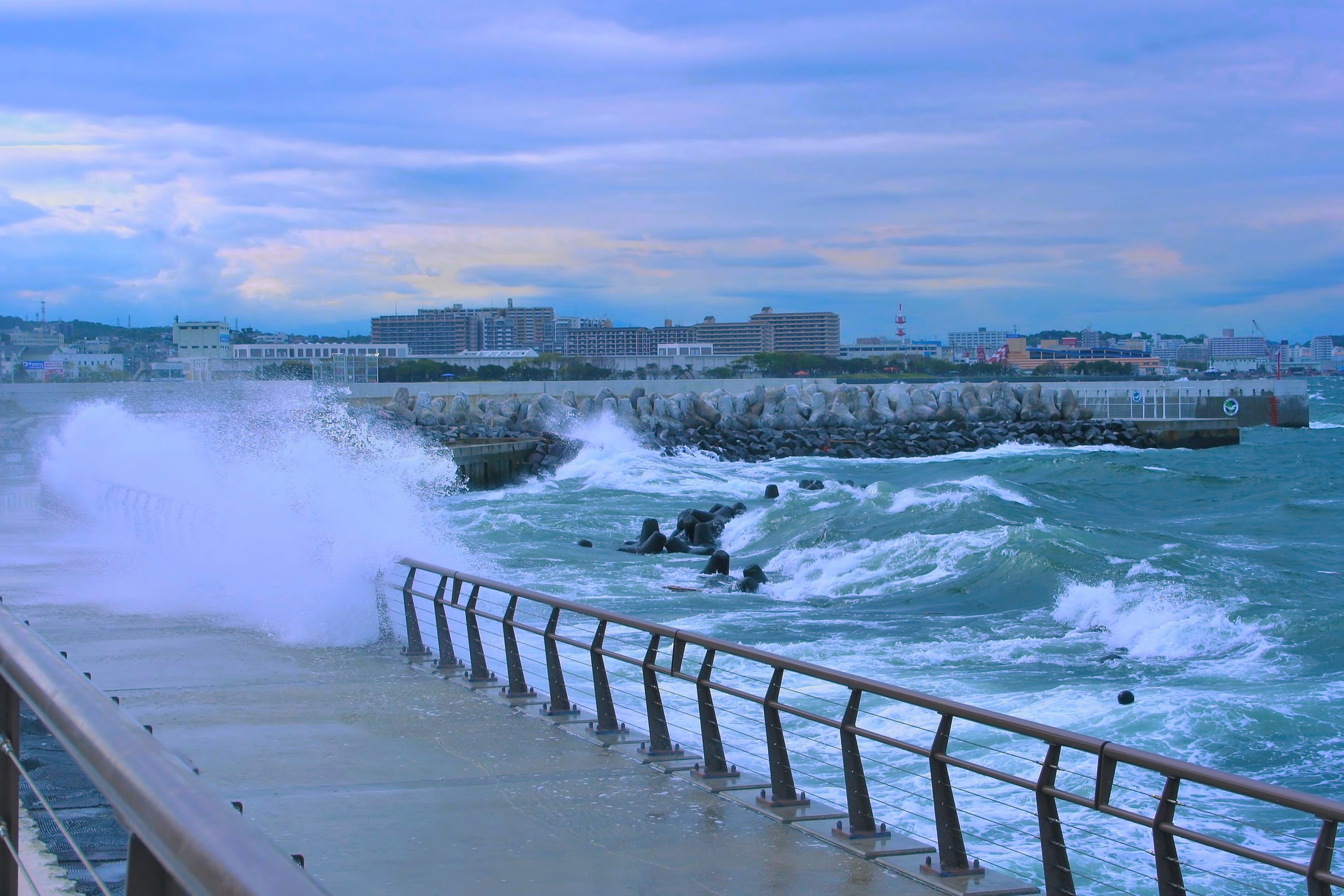 travel destinations, get rough, rain, storm, sky, yokosuka, built structure, ocean, water, architecture, 2K, power in nature, beach, railing, rough seas, HD Wallpaper