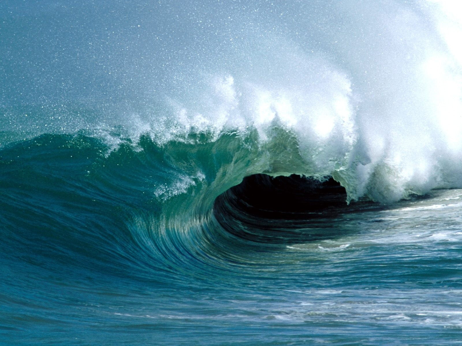 hitting, sport, breaking, sea, waves, day, nature, outdoors, beauty in nature, wave, waterfront, blurred motion, power, flowing water, 720P, motion, force, HD Wallpaper