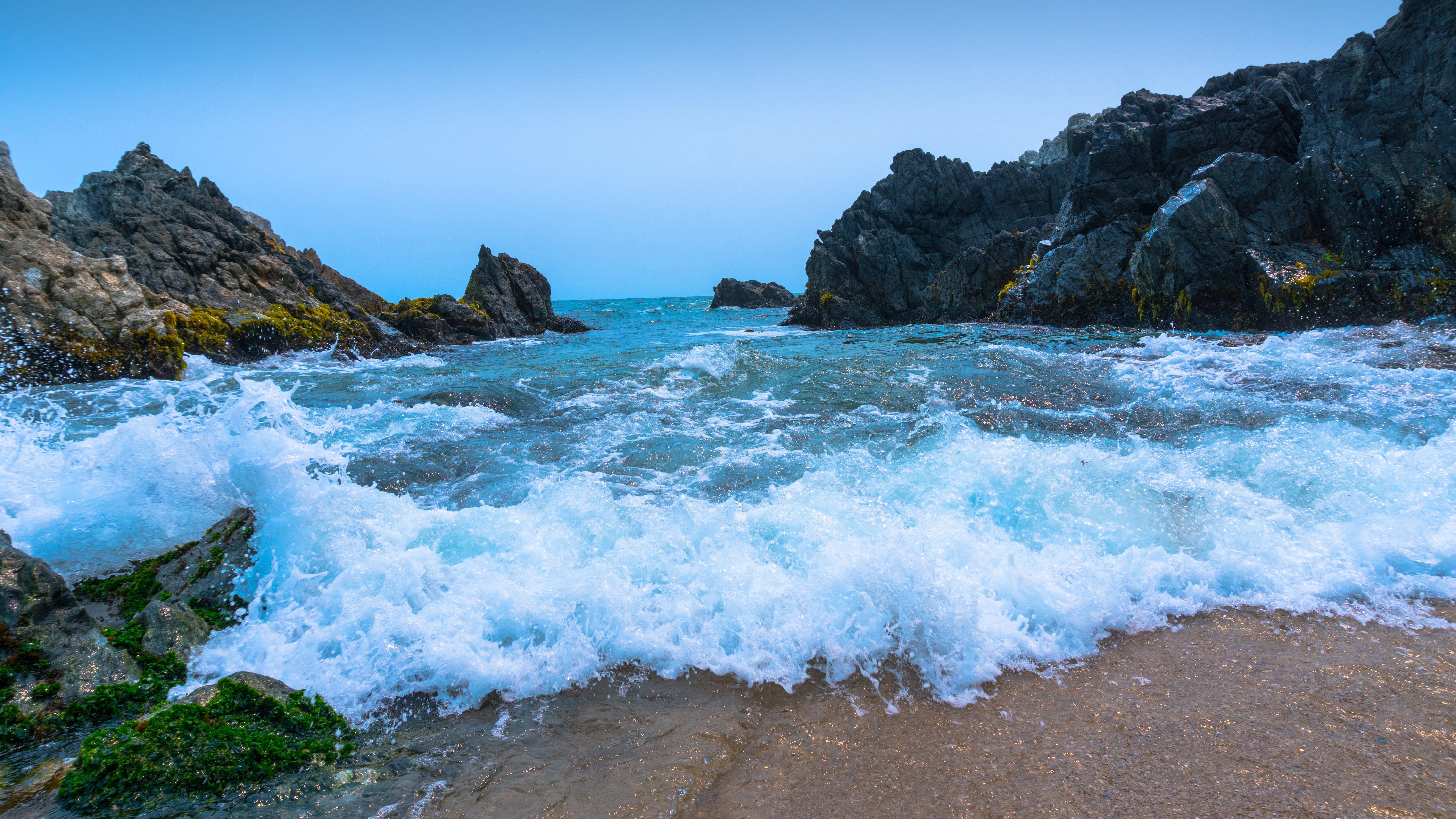 beauty in nature, sea, nature, seashore, day, flowing water, no people, water, 5K, outdoors, rock formation, rock, motion, wave, land, solid, breaking, HD Wallpaper