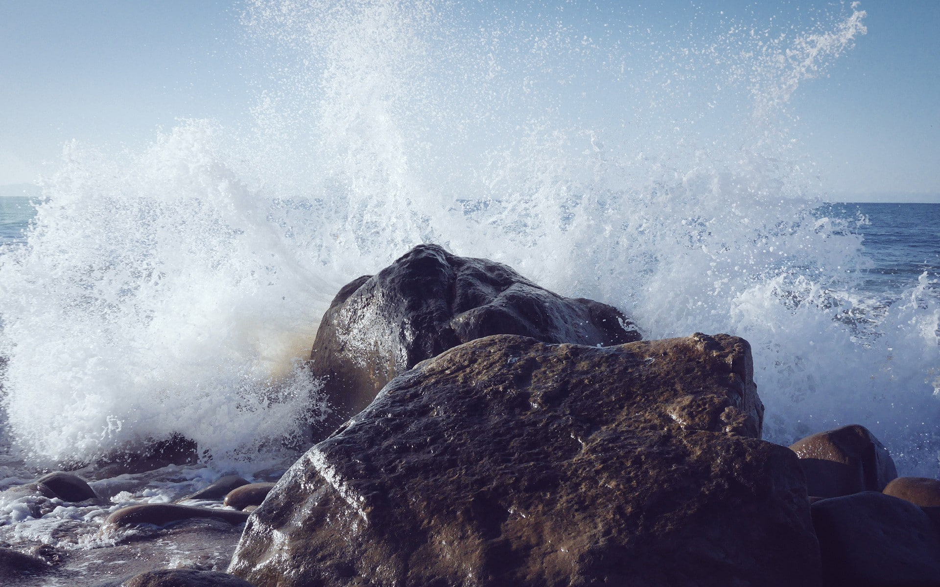 rocky coastline, wave, power in nature, landscape, nature, water, sea, motion, marine, force, no people, beach, rock, rock formation, 1080P, splashing, HD Wallpaper
