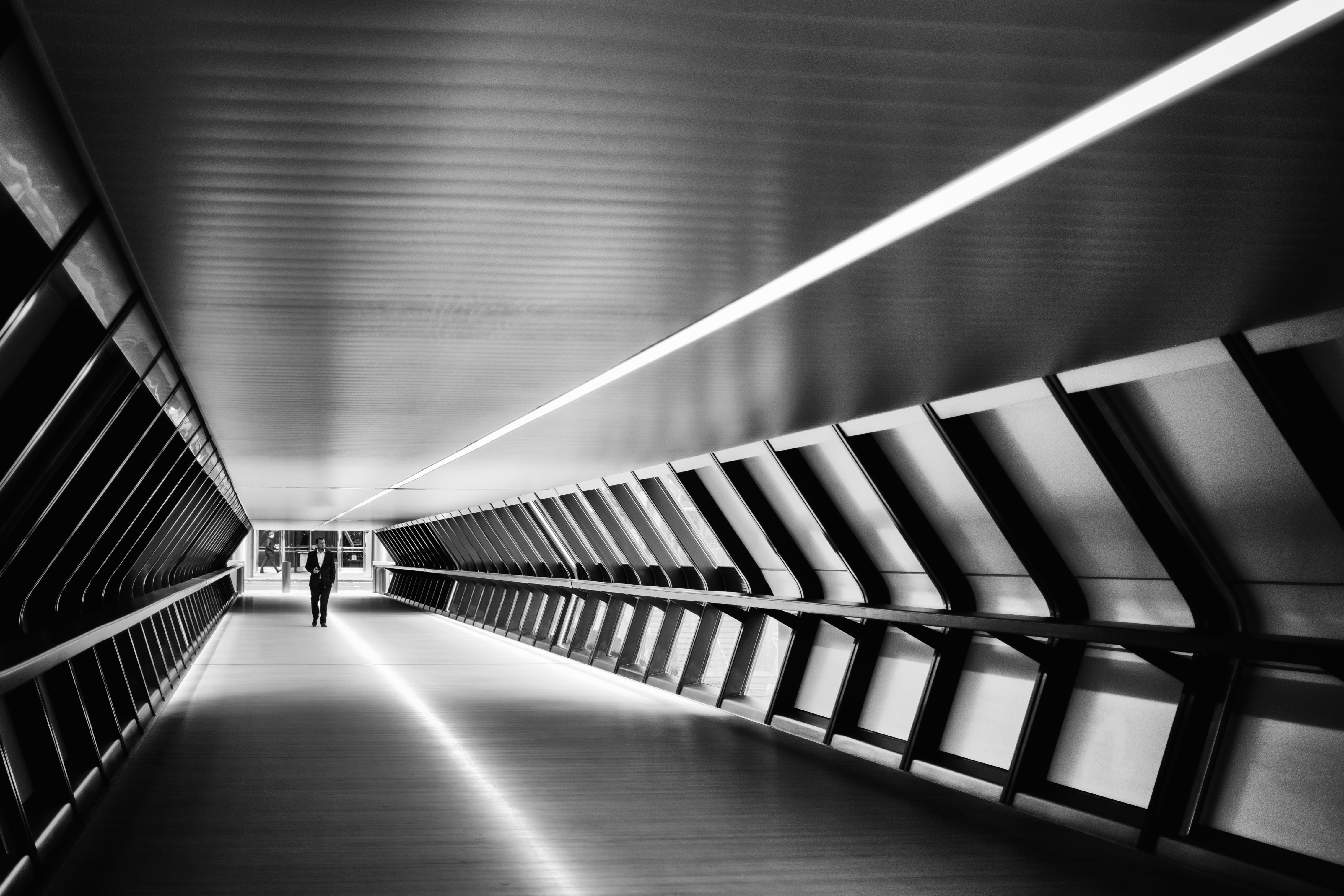 lonesome, tunnel, 4K, Königreich, bw, monochrome, man, standing, corridor, schwarzweiss, GB, no People, explore, inside, architecture, indoors, vanishing Point, HD Wallpaper