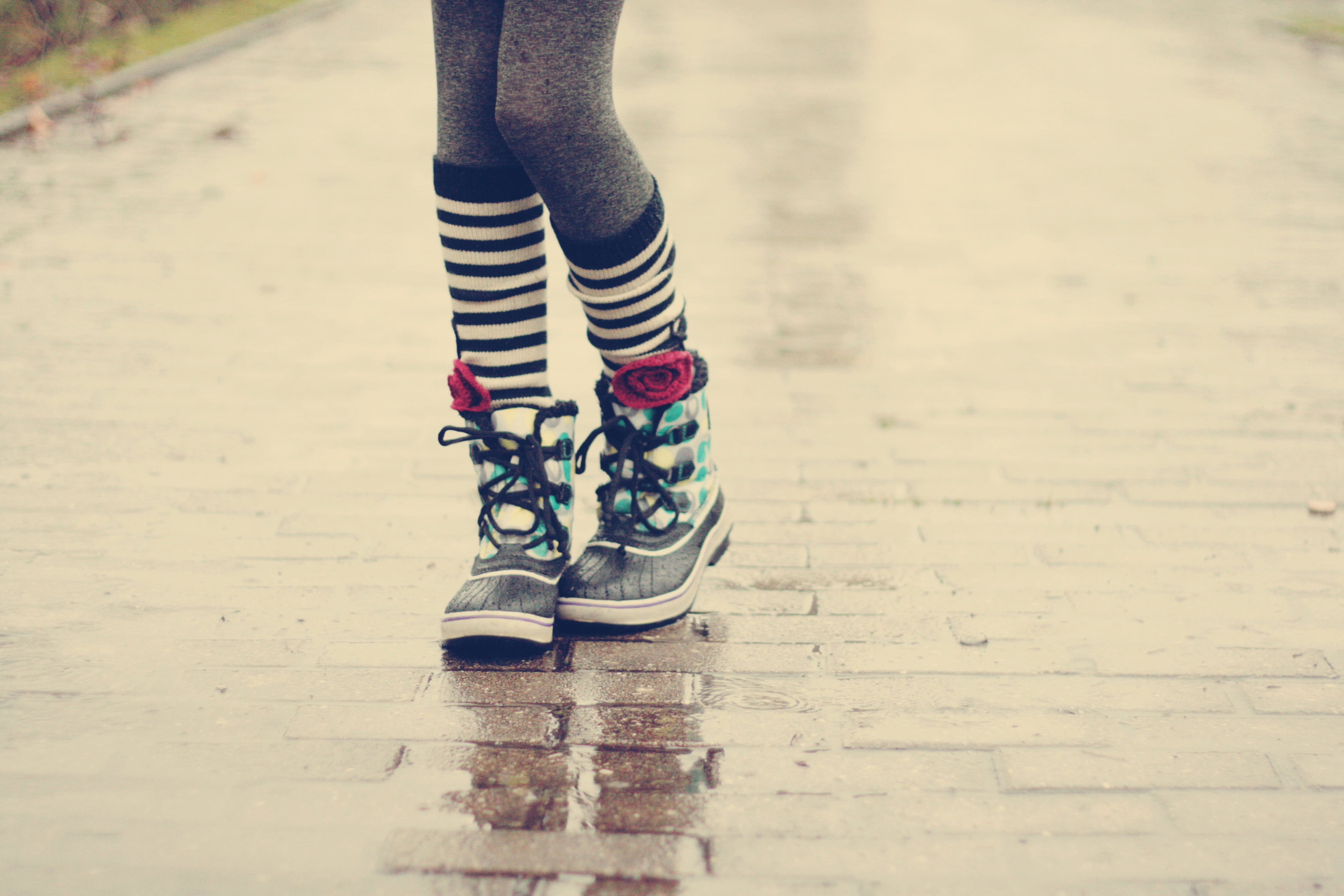 reflection, lifestyles, stripe, city, fashion, women, socks, street, outdoors, human foot, one person, human body part, 4K, human limb, body part, human leg, HD Wallpaper