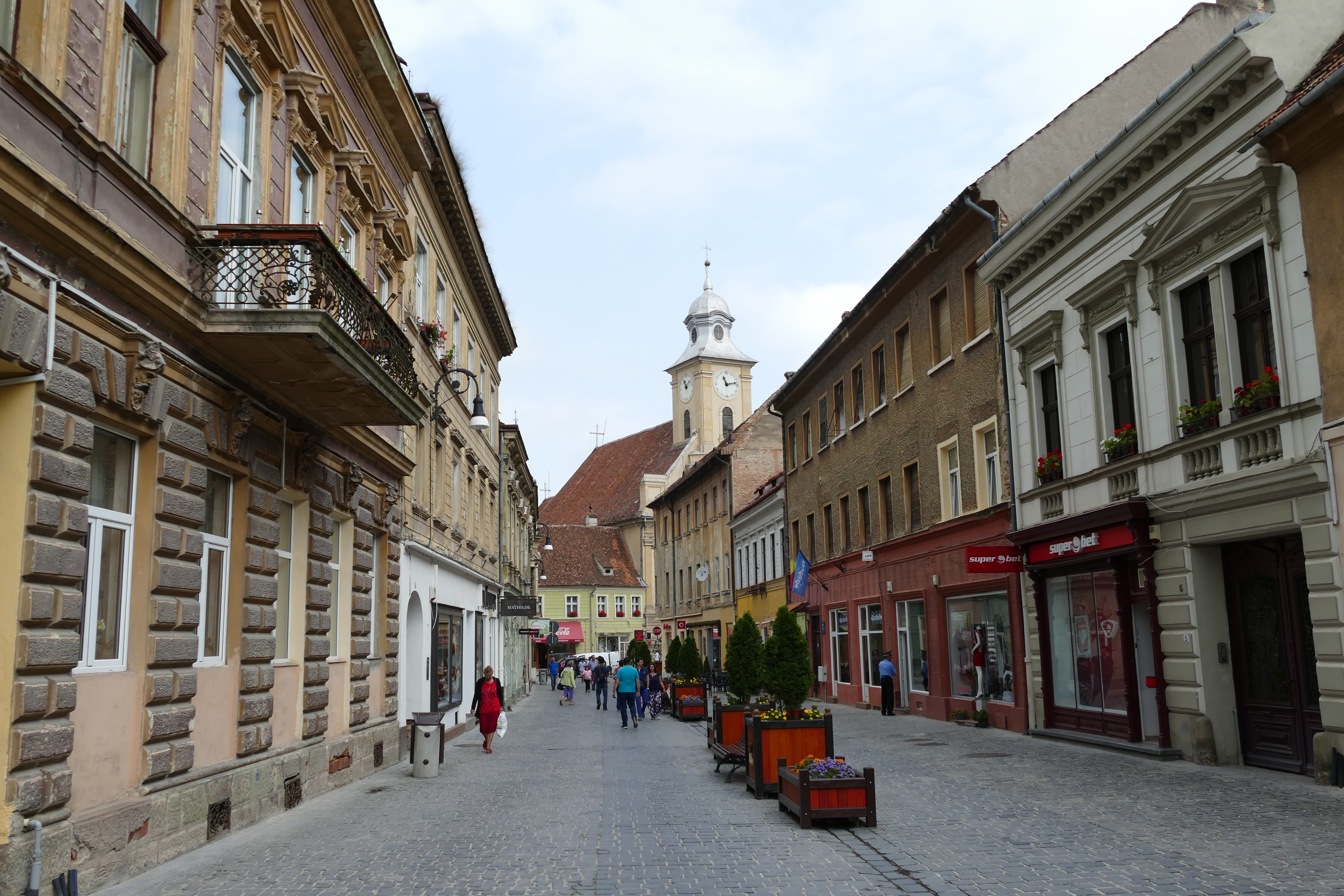 road, carpathian mountains, 5K, the way forward, women, street, transylvania, adult, romania, cloud - sky, architecture, building, braşov, group of people, HD Wallpaper