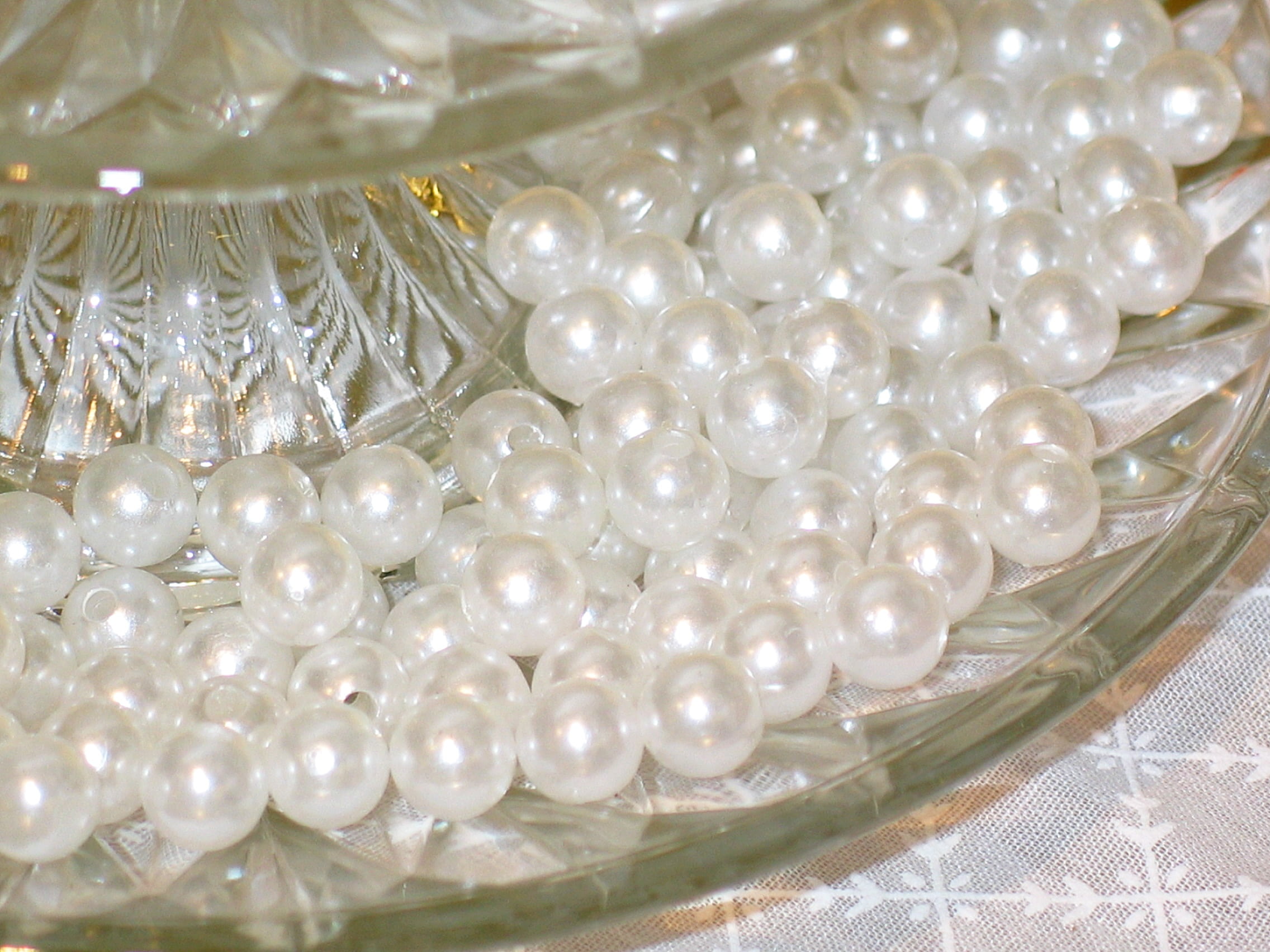 pearl jewelry, beads, creativity, mood, large group of objects, necklace, 1080P, personal accessory, still life, bowl, noble, sparkle, glass plate, shiny, HD Wallpaper