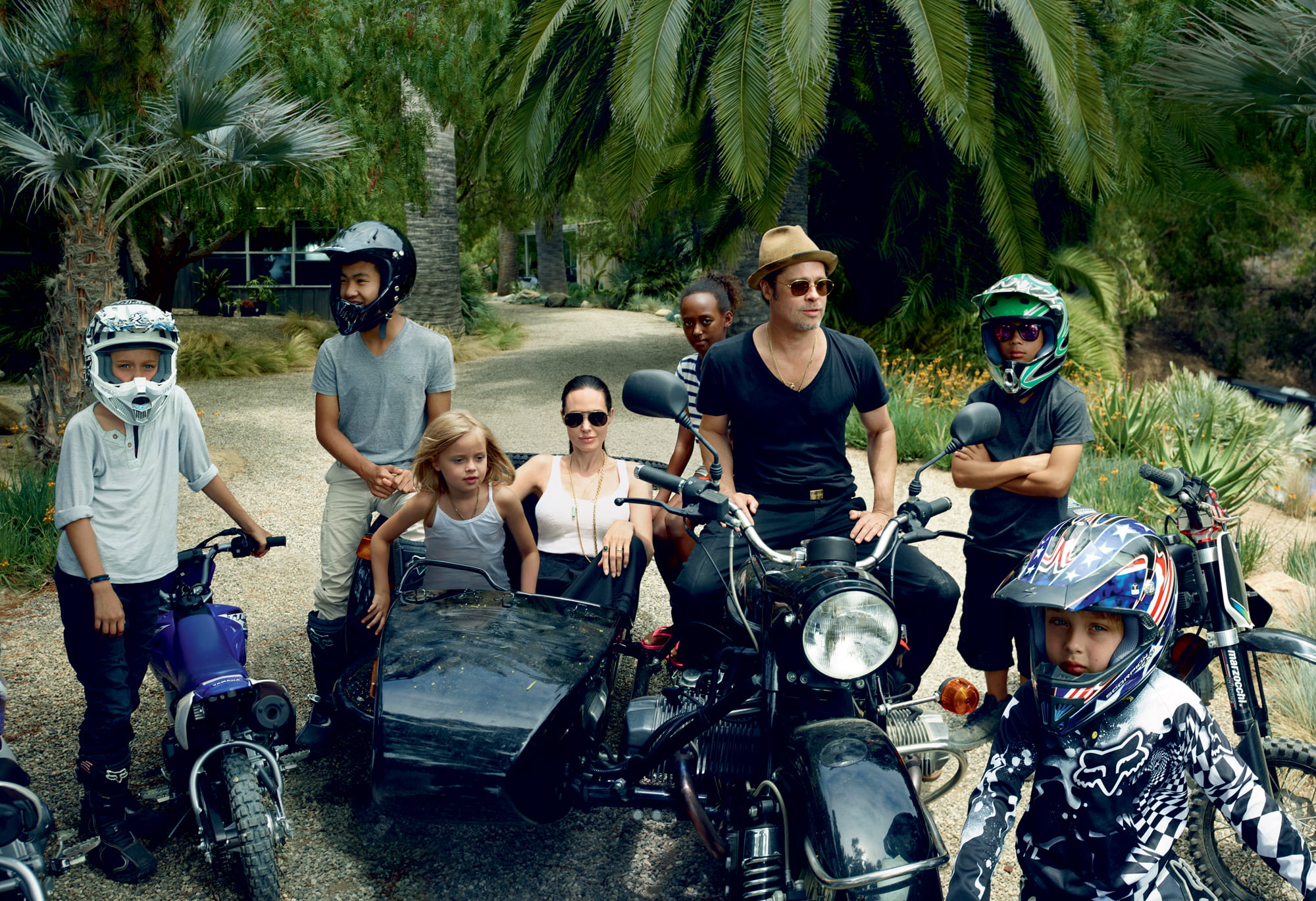 people, group Of People, tree, cycling, cheerful, sport, sports Helmet, adult, Brad Pitt, actors, black, helmet, street, Vogue, portrait, biker, t, crash helmet, HD Wallpaper