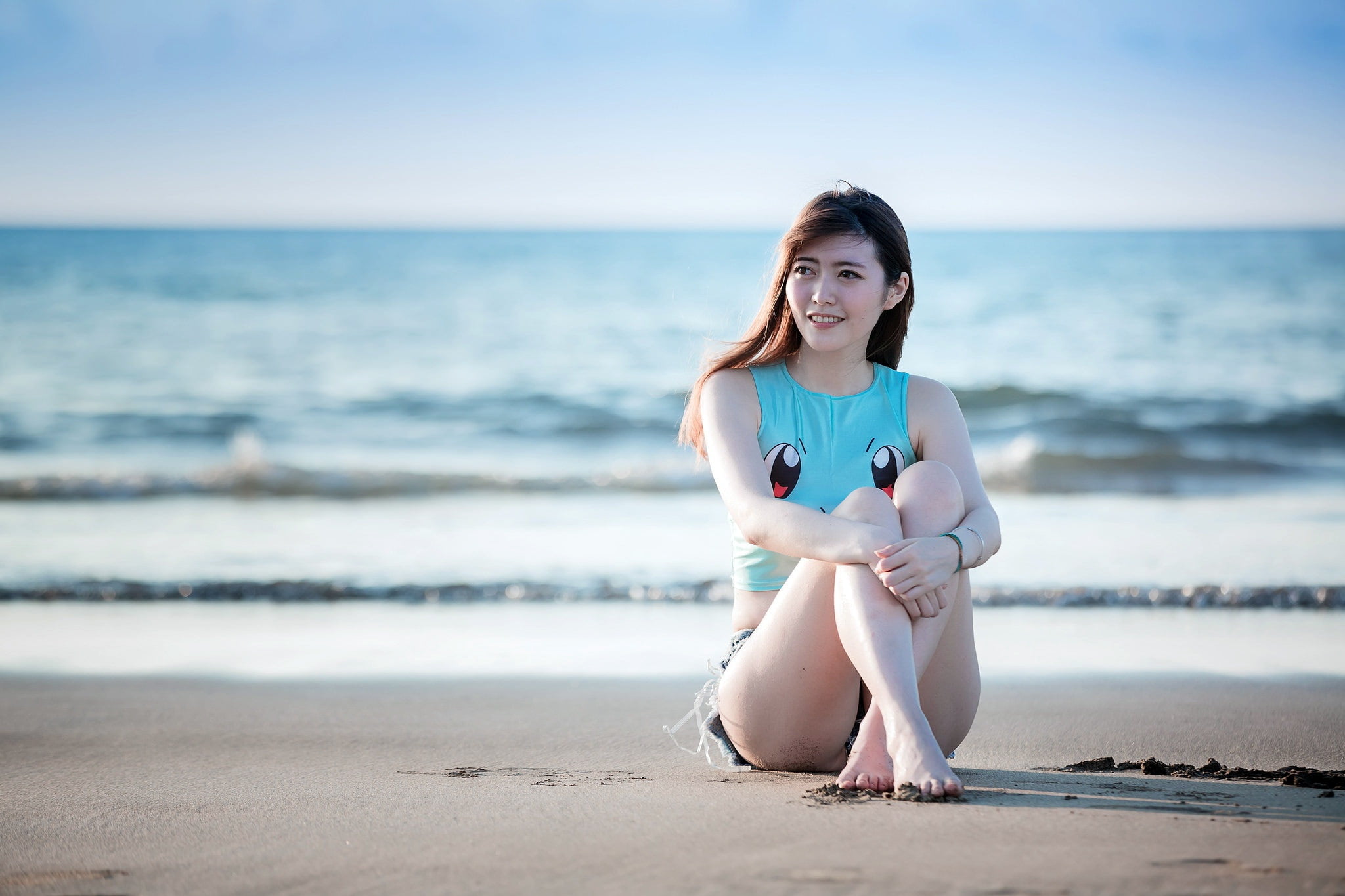 beauty in nature, horizon over water, sand, women, young adult, women outdoors, lifestyles, toes, wave, leisure activity, beach, water, nature, sitting, HD Wallpaper