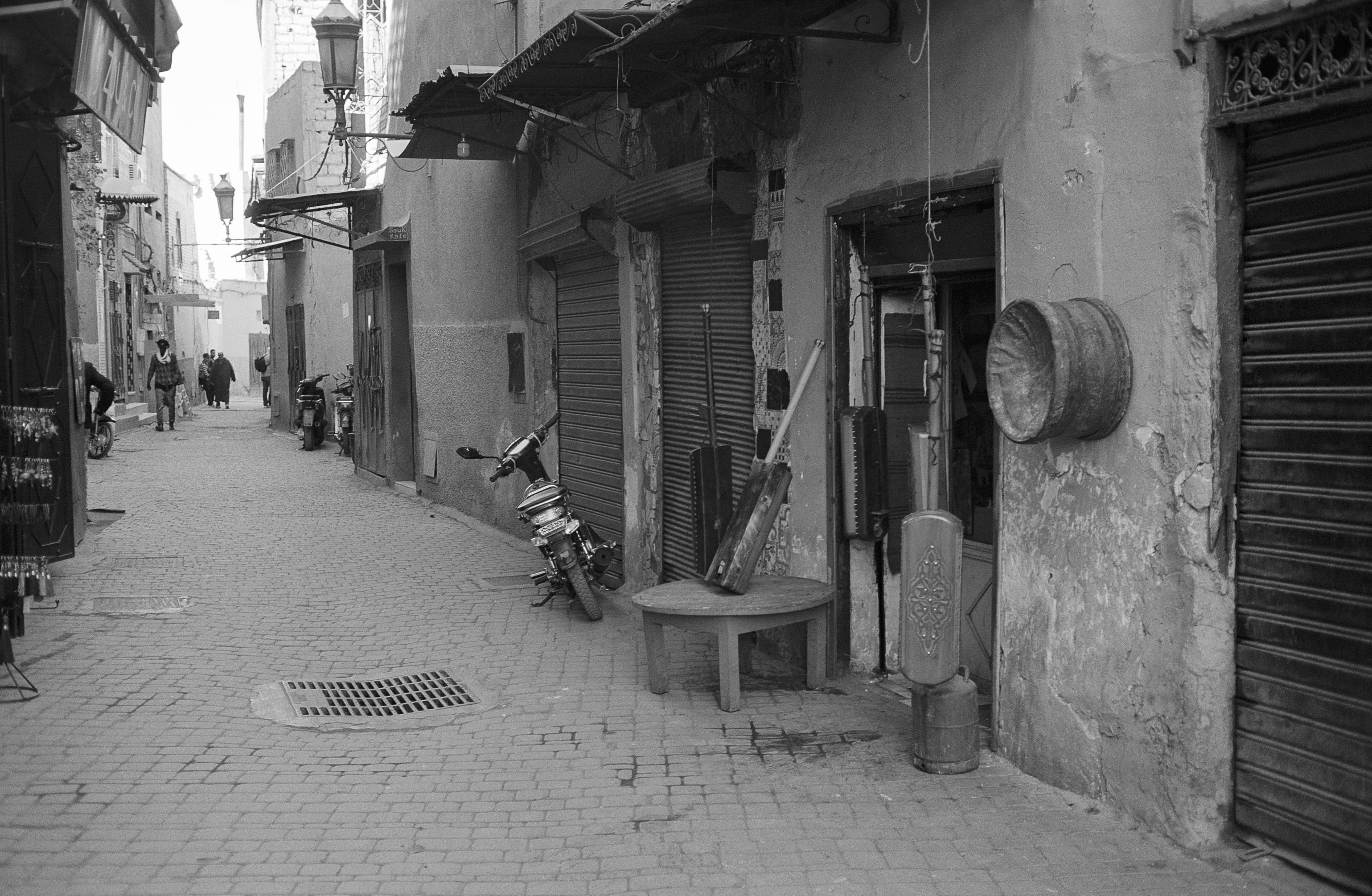 the way forward, residential district, mode of transportation, gx, shop, morocco, built structure, day, 2K, sidewalk, architecture, outdoors, old, direction, HD Wallpaper