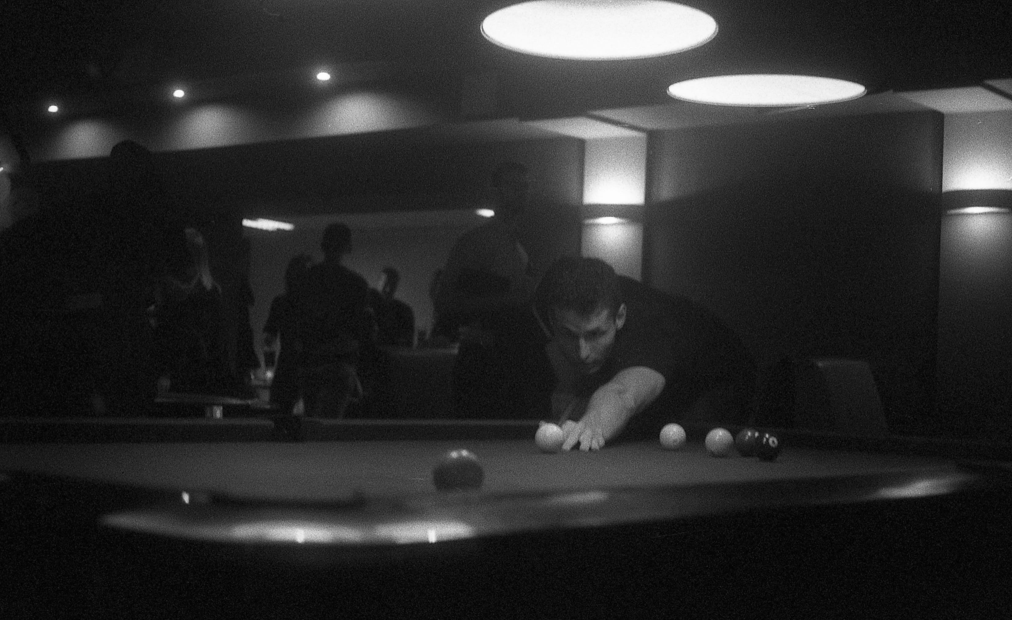 men, centrum u7 gdańsk, film, pool cue, lifestyles, illuminated, indoors, analog, ilford, table, pool ball, bending over, leisure activity, monochrome, HD Wallpaper