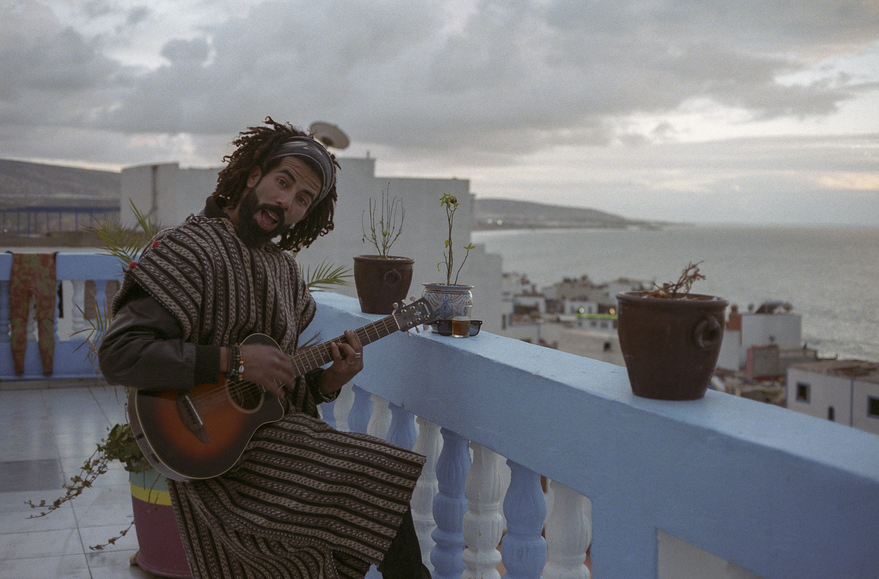 color, arts culture and entertainment, playing, superia x-tra, gx, taghazout, music, musical equipment, electro 35, adult, film, yashica, plucking an instrument, HD Wallpaper
