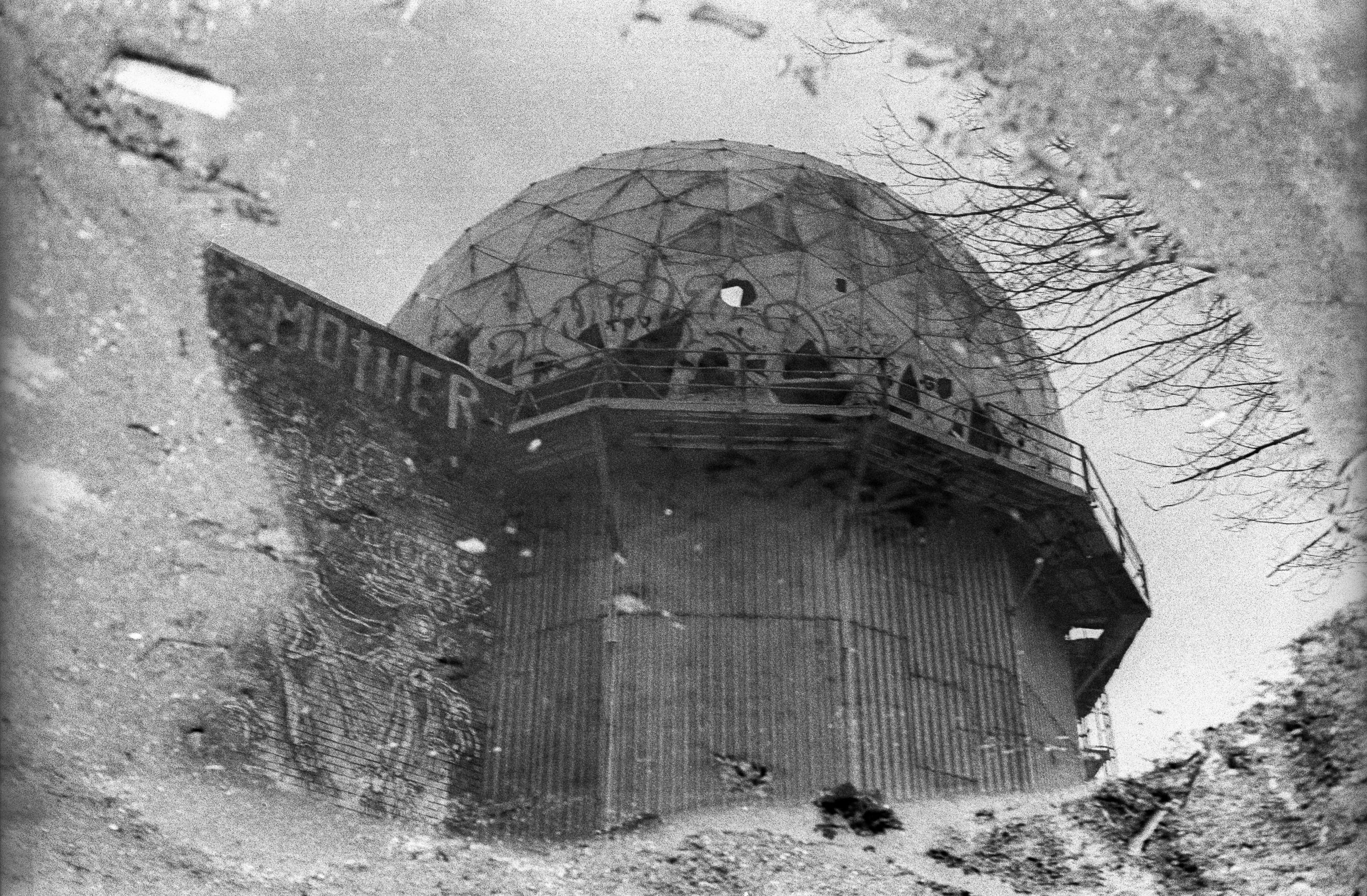 snow, mirror, film, building, monochrome, 35, reflection, nature, eu, abandoned, tower, wall - building feature, teufelsberg, puddle, mother, germany, berlin, HD Wallpaper