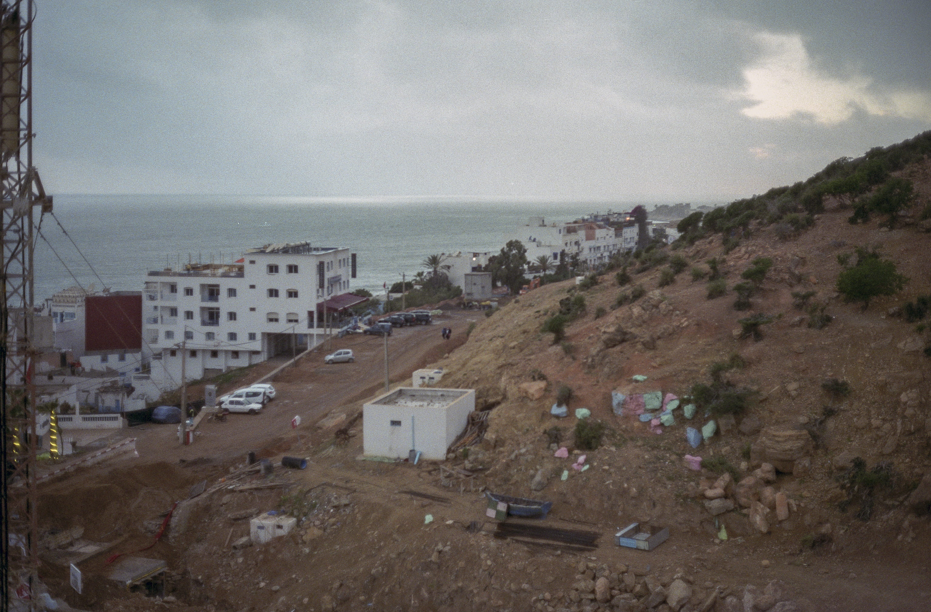 land, fuijfilm, built structure, building exterior, nature, 2K, gx, city, architecture, heavy, sea, superia x-tra, high angle view, sky, yashica, residential district, HD Wallpaper