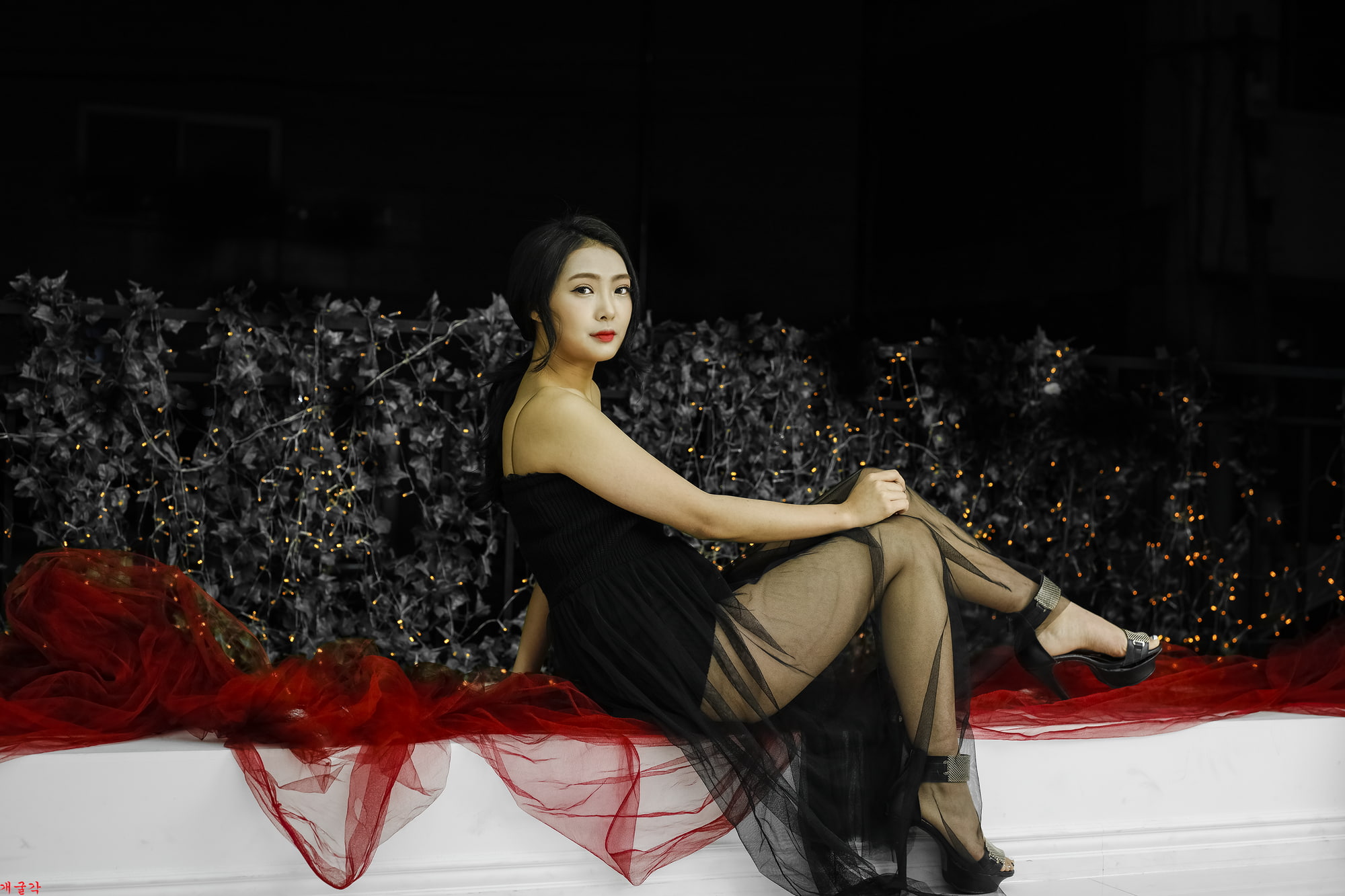 black hair, model, real people, elegance, one person, legs, adult, women, hairstyle, beauty, heels, hair, feet, red, 1080P, looking away, fashion, indoors, HD Wallpaper