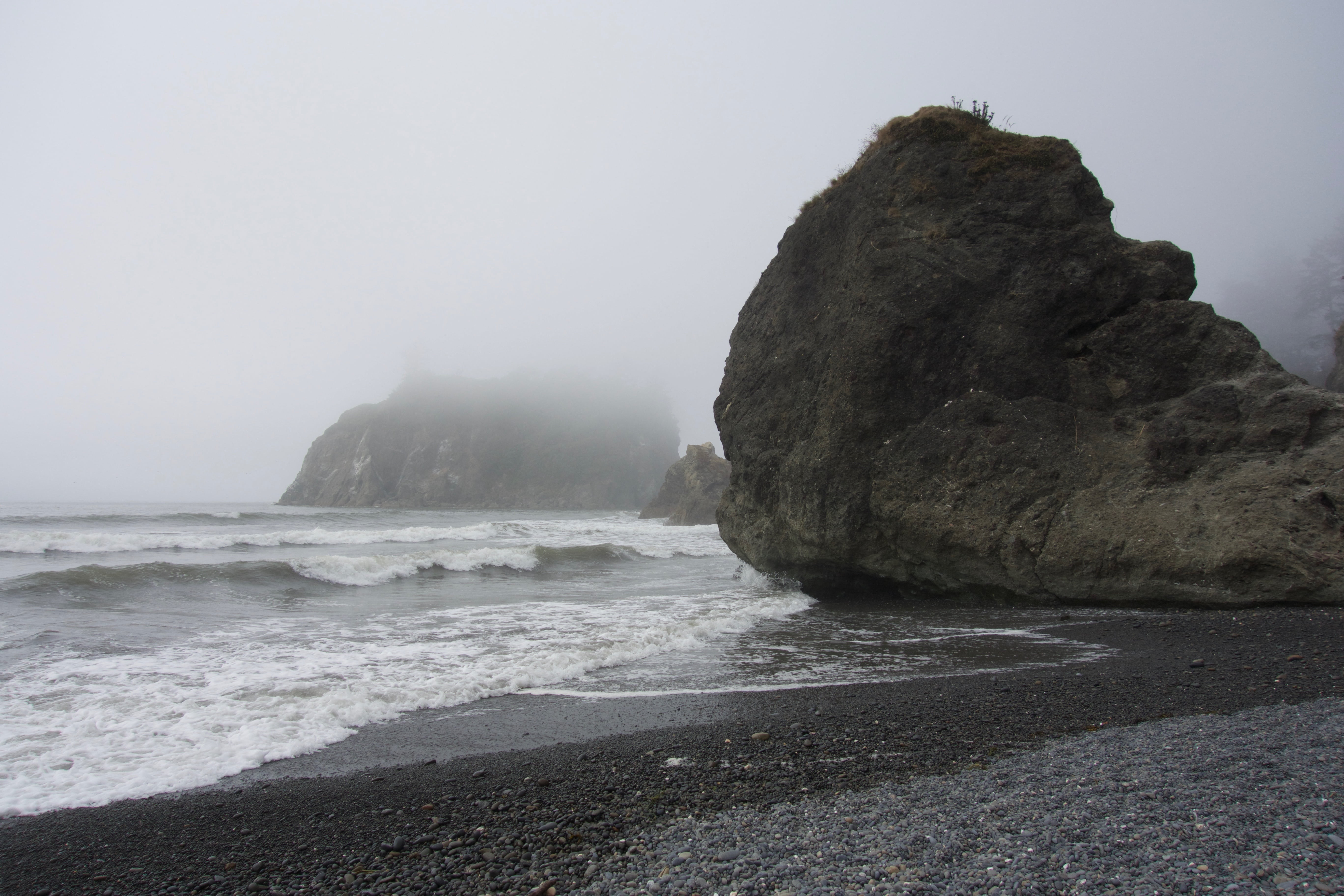 sea stack, nature, cliff, beach, sky, washington, pacific Ocean, motion, power in nature, outdoors, wave, aquatic sport, rocky coastline, tranquility, solid, HD Wallpaper