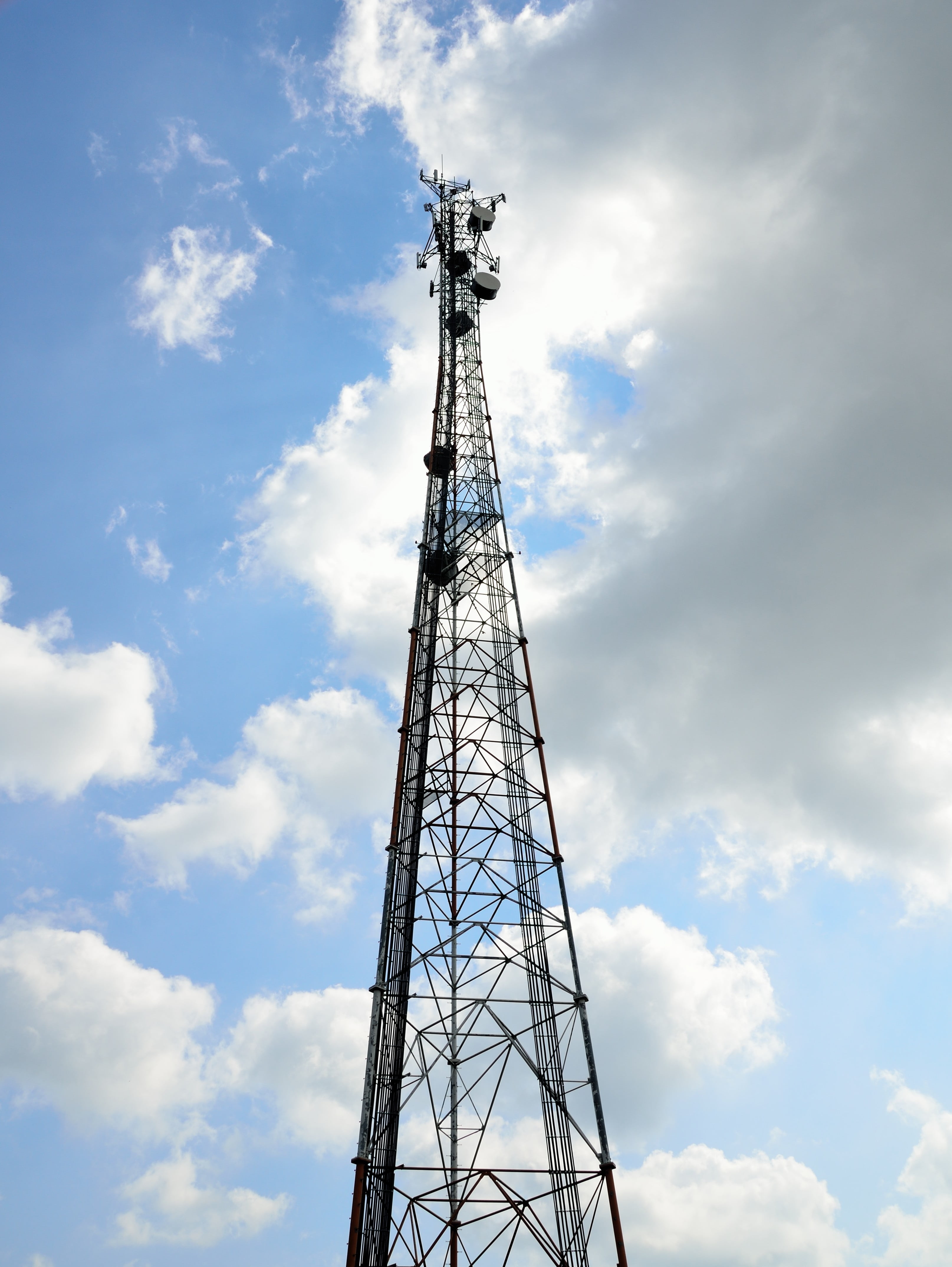 mobile, steel, radio, sky, day, metal, no people, cellular, cloud - sky, cell phone, antenna, broadcasting, communications, global communications, telecommunications equipment, Phone HD Wallpaper