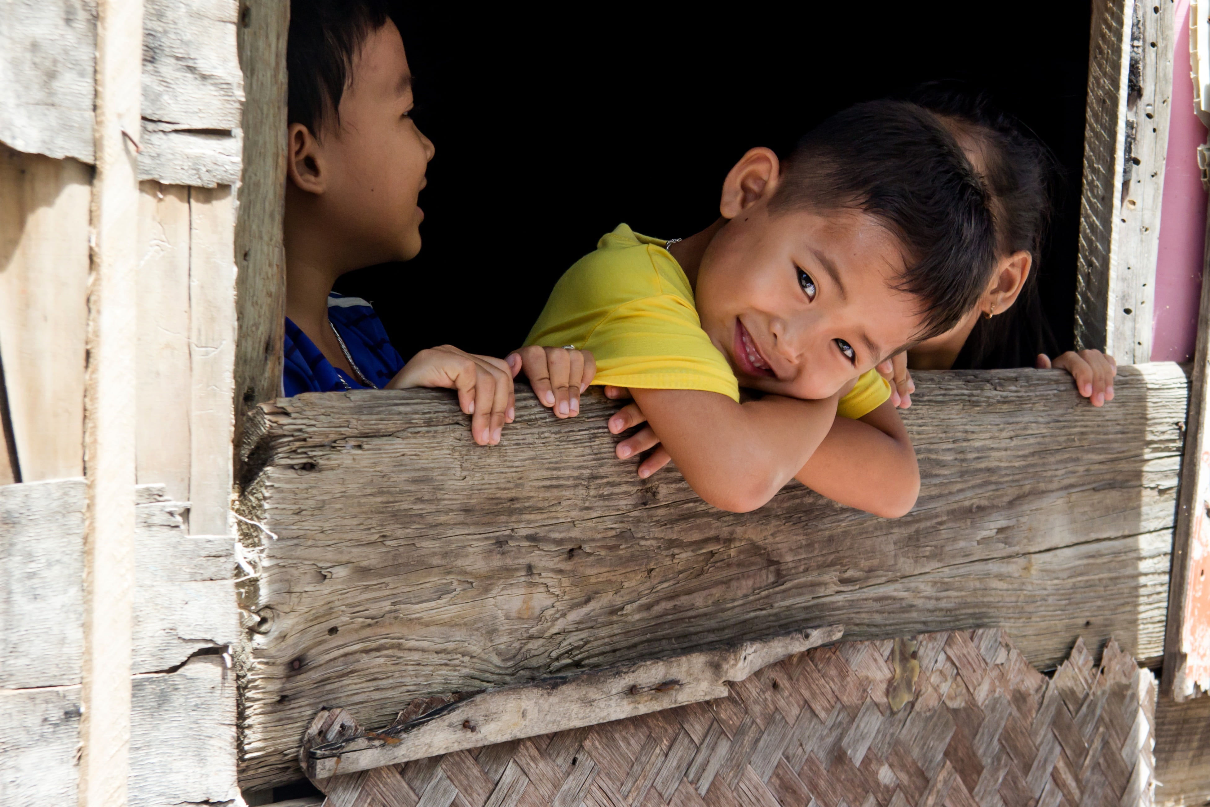 innocence, 4K, t, child, men, people, females, family, vung tau, write, children, outdoors, home, male, indoors, green, day, girls, portrait, togetherness, HD Wallpaper