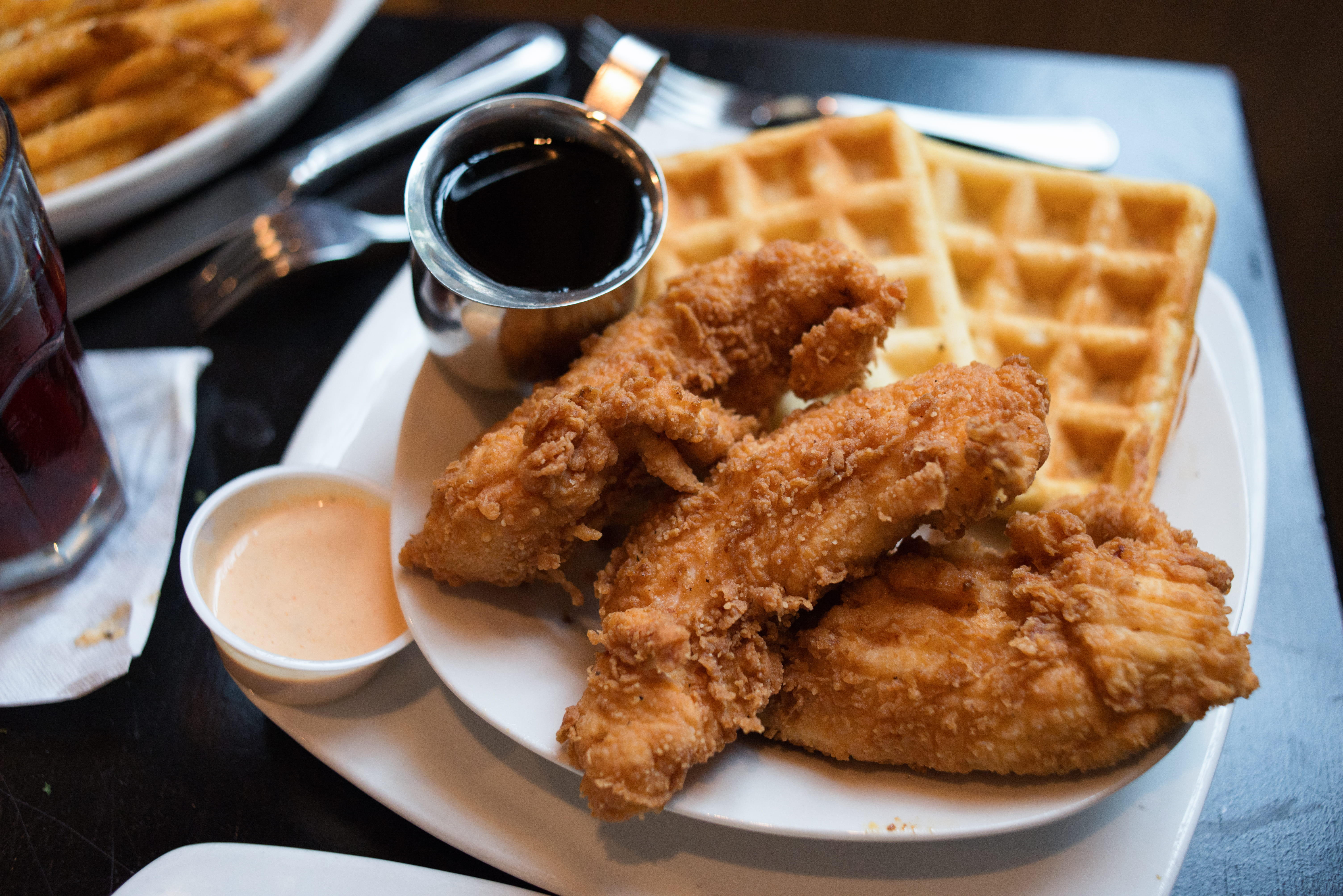 temptation, ready-to-eat, freshness, snack, appetizer, chicken meat, fried, unhealthy eating, waffles, plate, food, focus on foreground, fast food, crockery, HD Wallpaper
