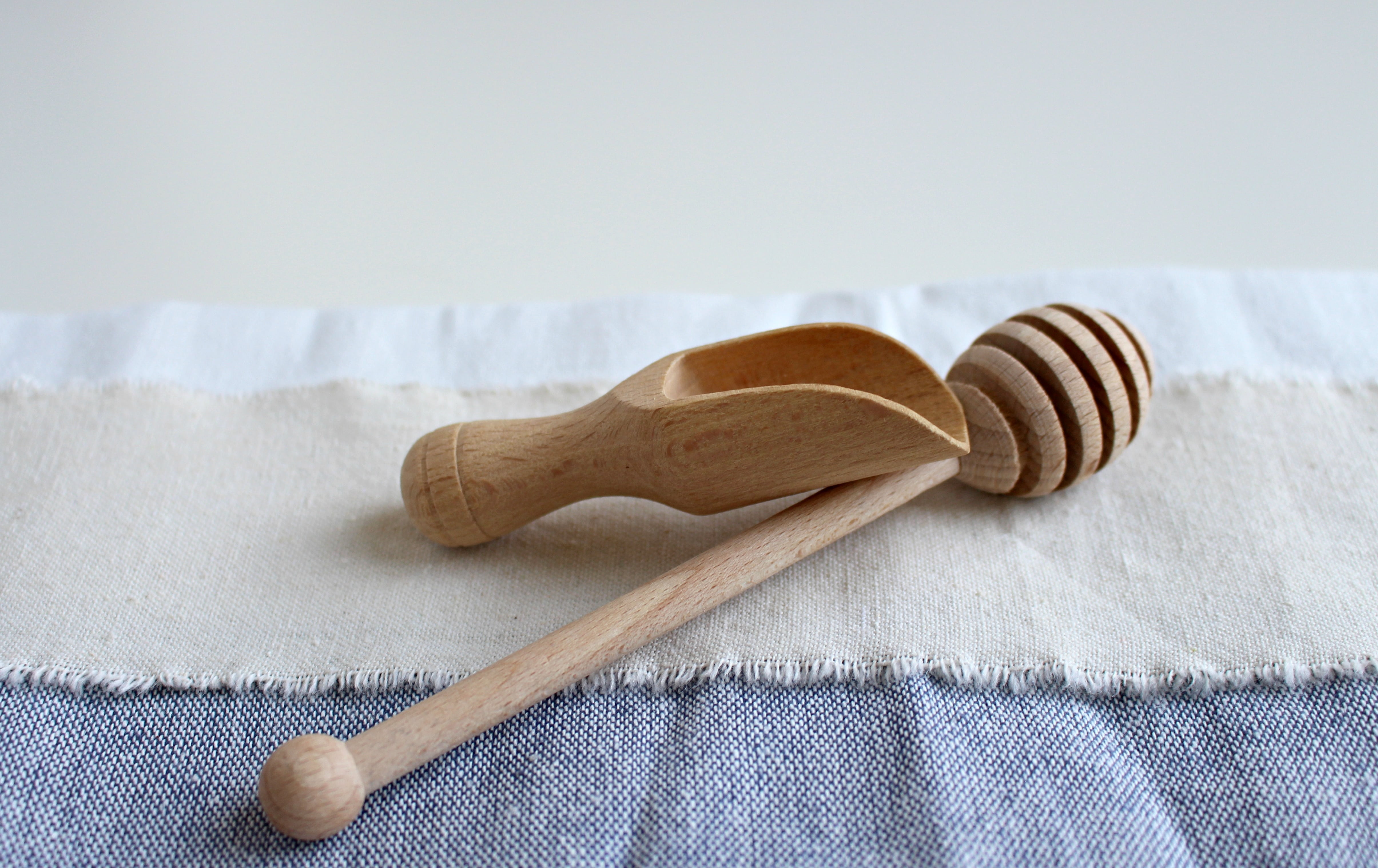 small, table, bake, 4K, old, nature, honey dipper, fabric, eating utensil, indoors, wooden spoon, white background, food and drink, cook, wooden cutlery, HD Wallpaper