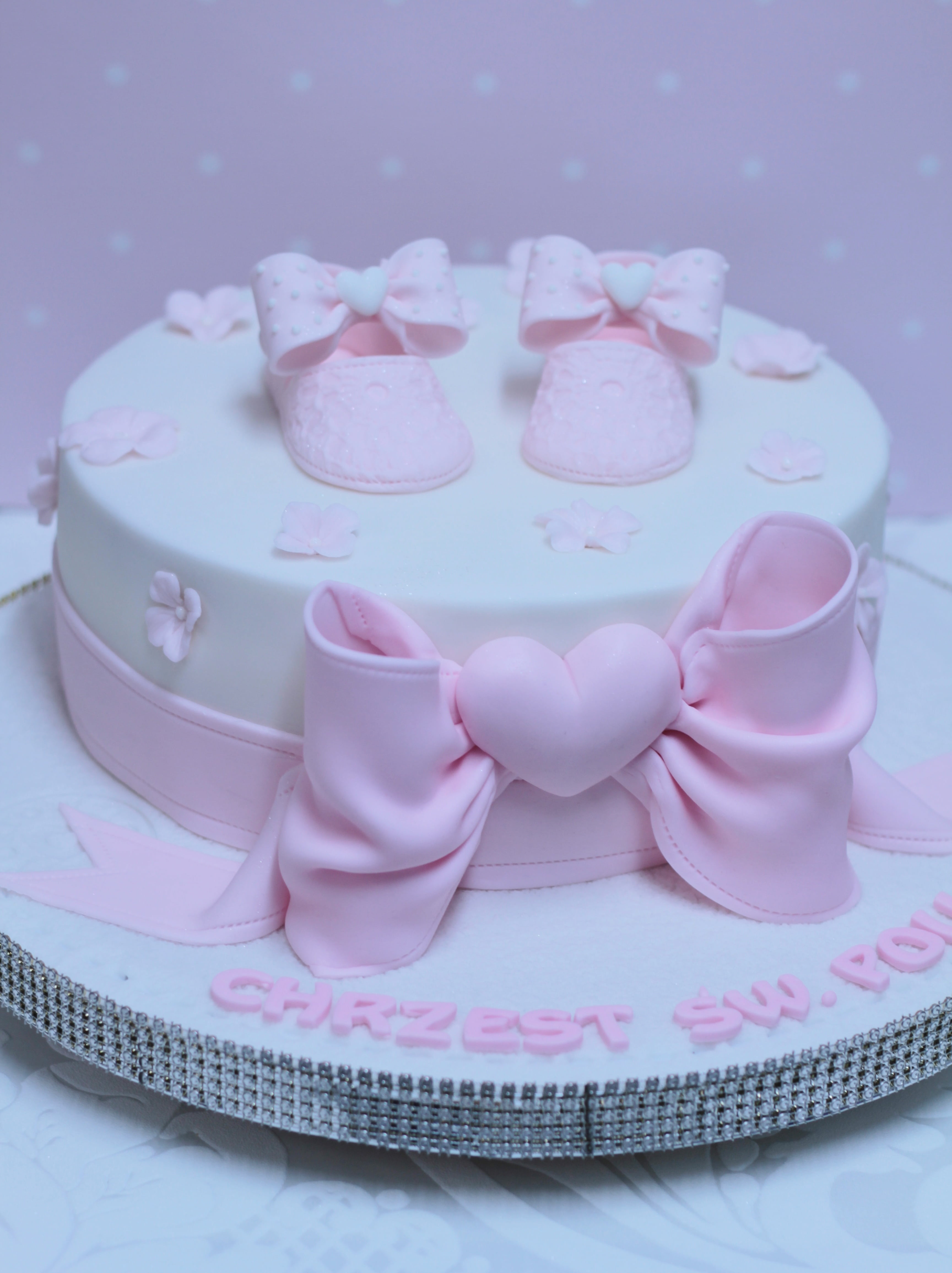 close-up, pink, no people, icing, girly, cake, unhealthy eating, fondant, white, 4K, table, decoration, wedding cake, ready-to-eat, dessert, freshness, Phone HD Wallpaper