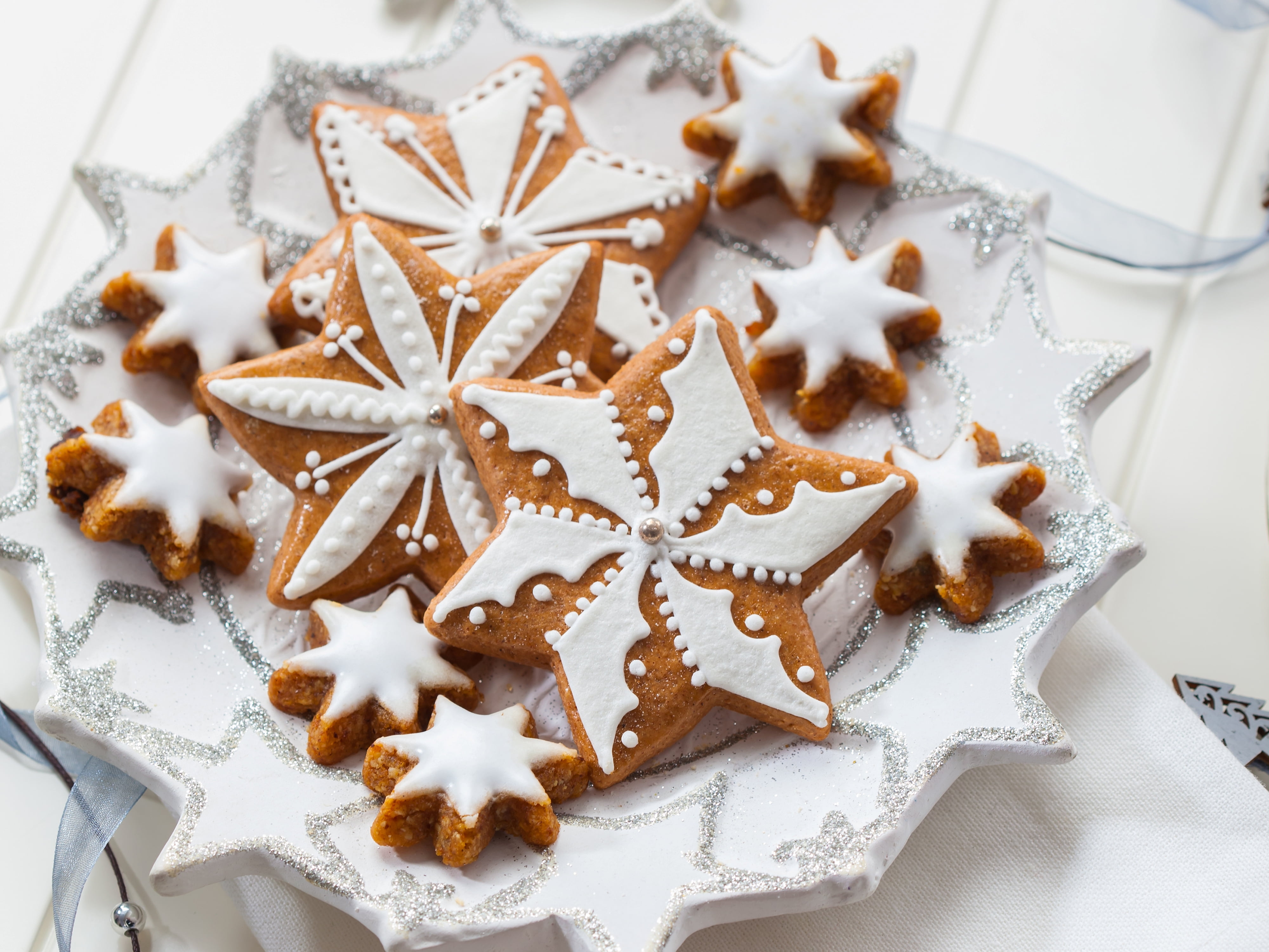 gingerbread cookie, baked, white, fondant, table, cake, shape, food and drink, indulgence, high angle view, indoors, food, decoration, sweet food, close-up, HD Wallpaper