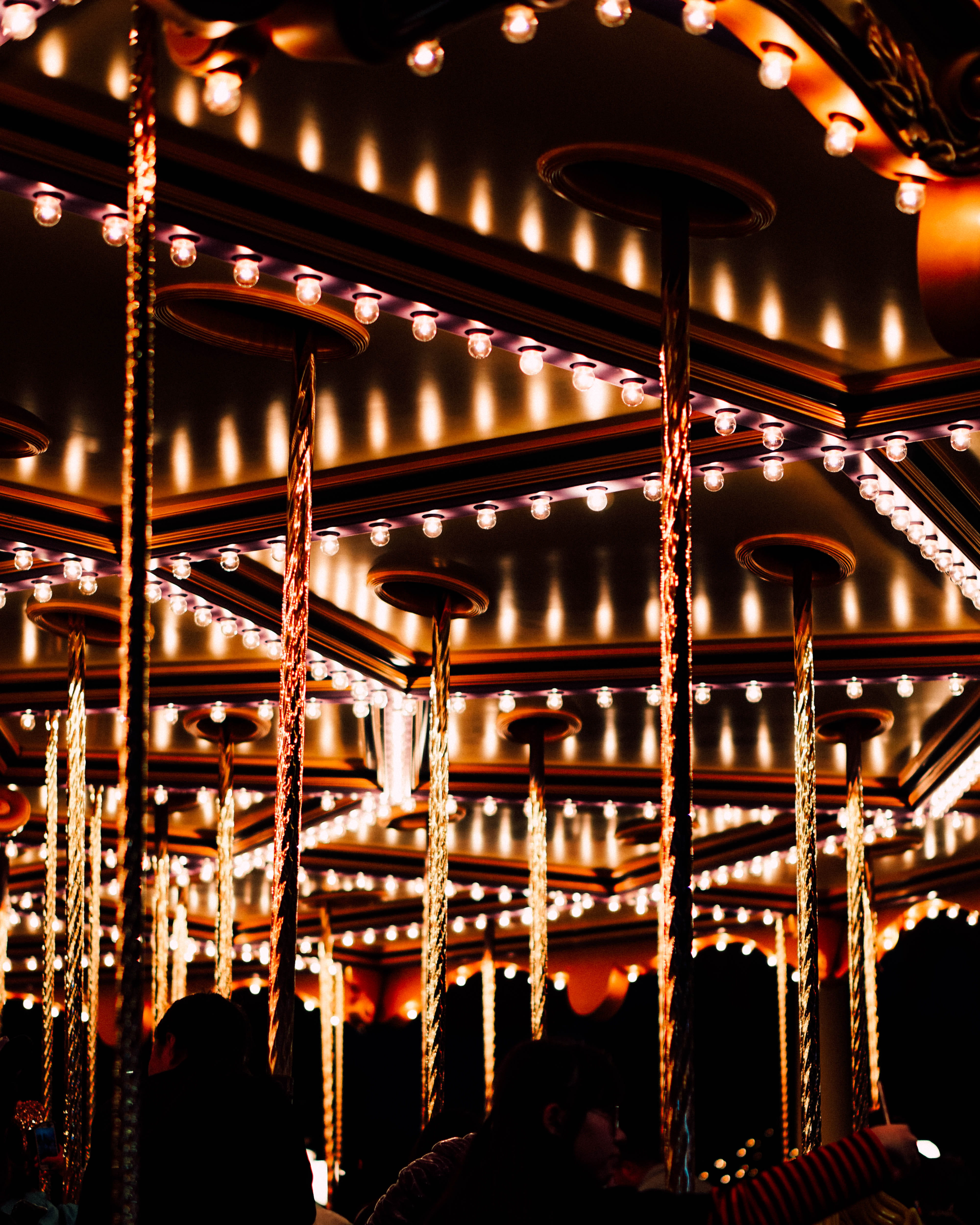 real people, arabesque pattern, architecture, city, 4K, silhouette, amusement park ride, hanging, bar counter, light bulb, group of people, lighting, built structure, Phone HD Wallpaper