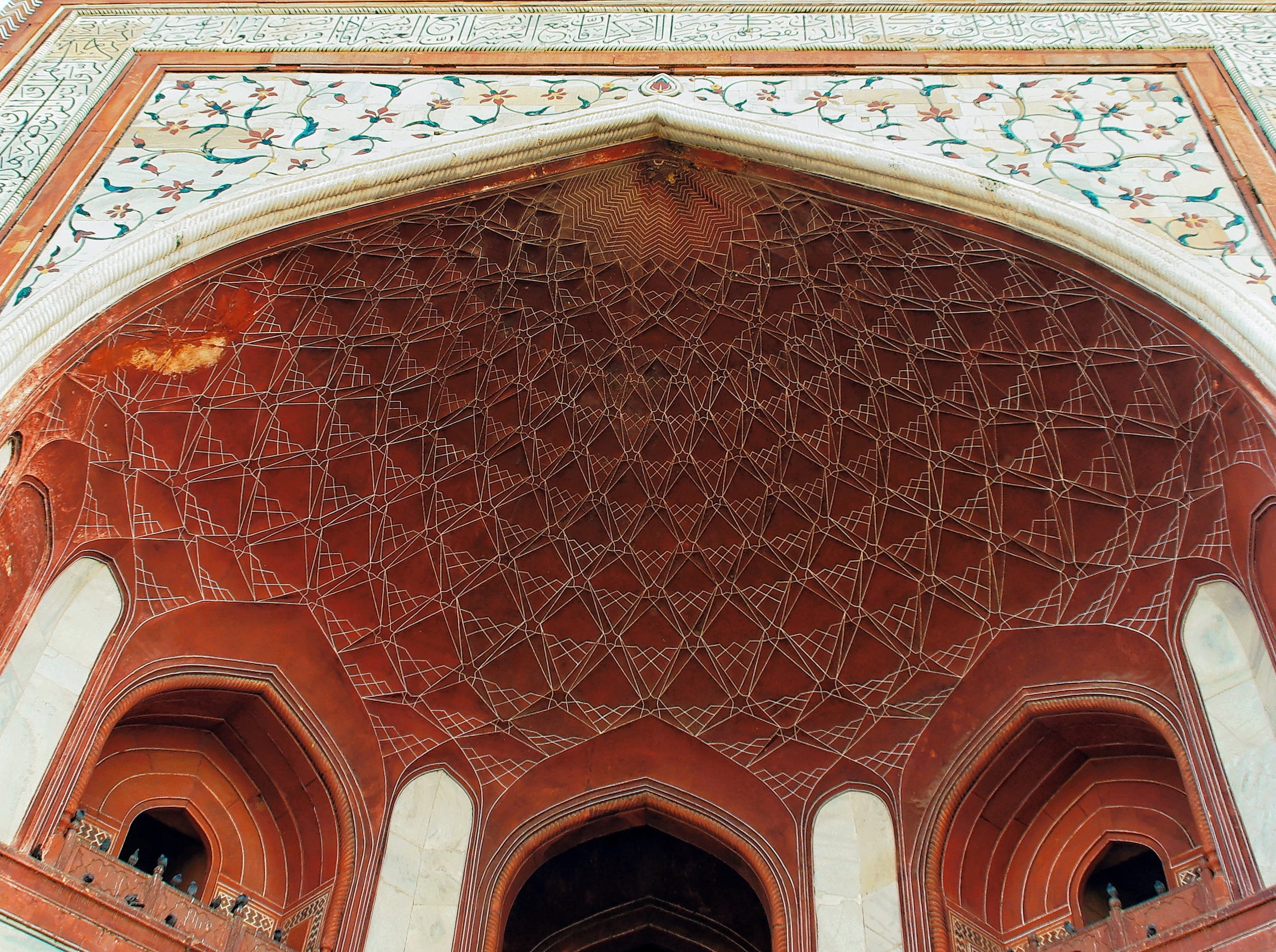 architecture, pattern, outdoors, Marble, arch, ceiling, Mosque, architectural column, 2K, low angle view, Arabesques, Porch, design, building exterior, HD Wallpaper