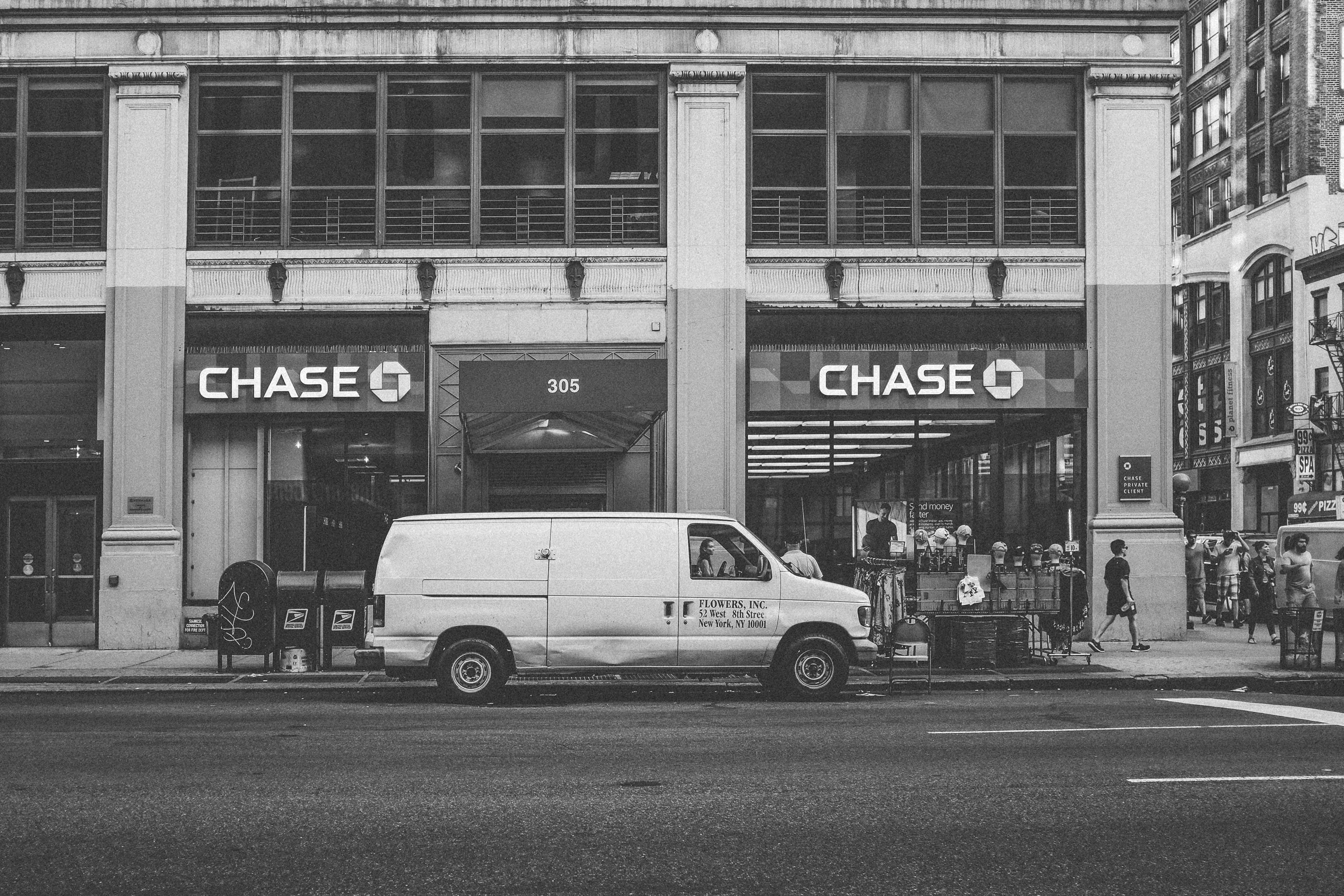 mode of transportation, architecture, built structure, van, transportation, chase, united states, city life, sign, land vehicle, people, building exterior, HD Wallpaper