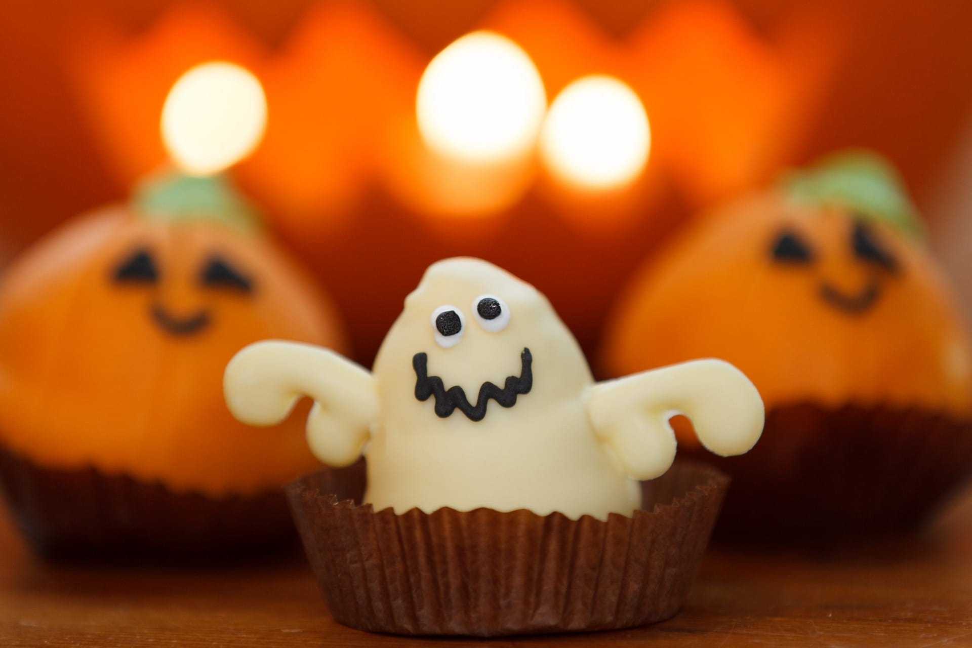table, spooky, decoration, cake, creepy, treat, halloween, snack, ghost, close-up, sweet food, seasonal, representation, sweet, cupcake, indulgence, anthropomorphic smiley face, HD Wallpaper