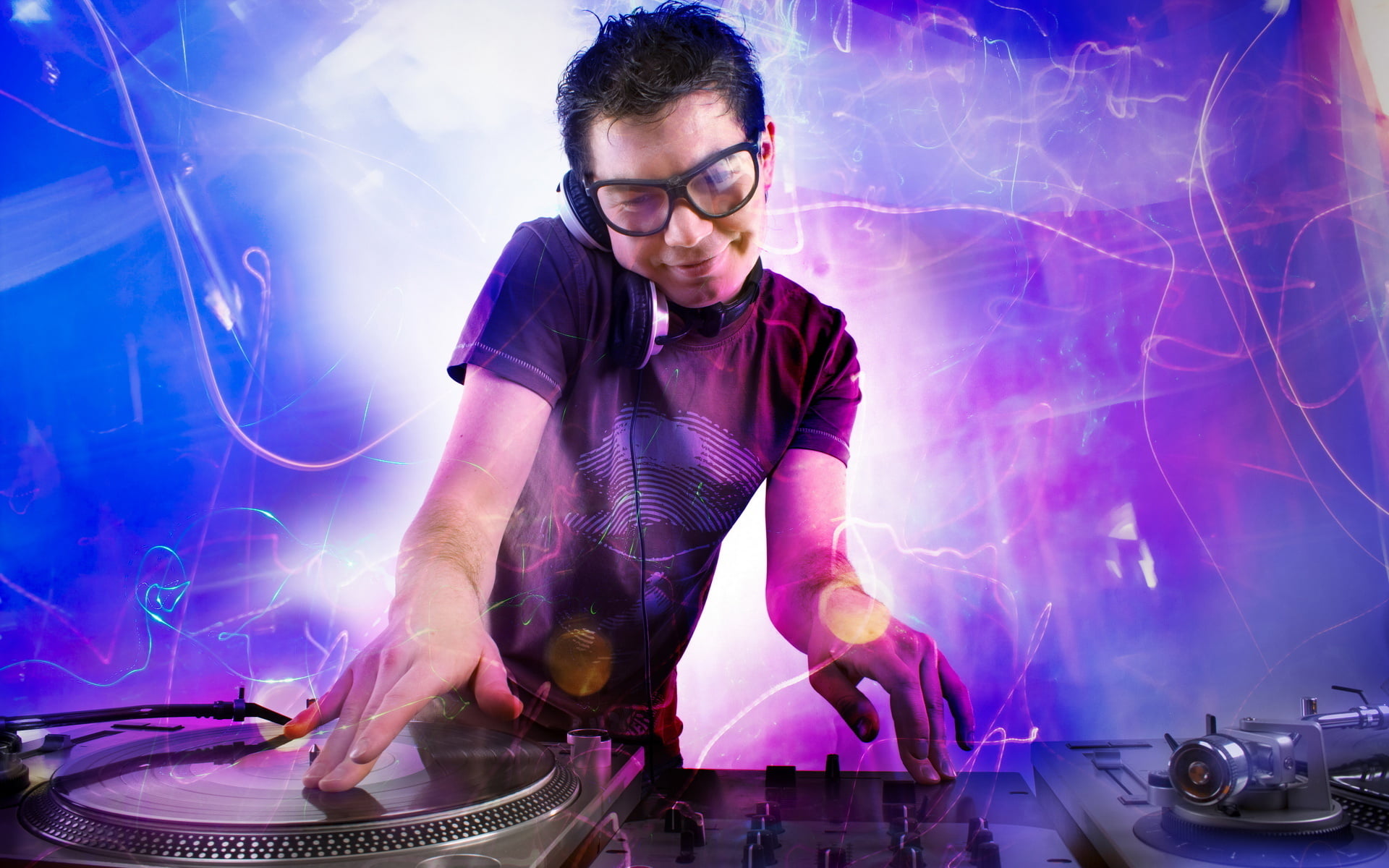 clubbing, adult, occupation, listening, headphones, black, young adult, turntable, club dj, disco dancing, nightlife, one person, indoors, night, event, HD Wallpaper