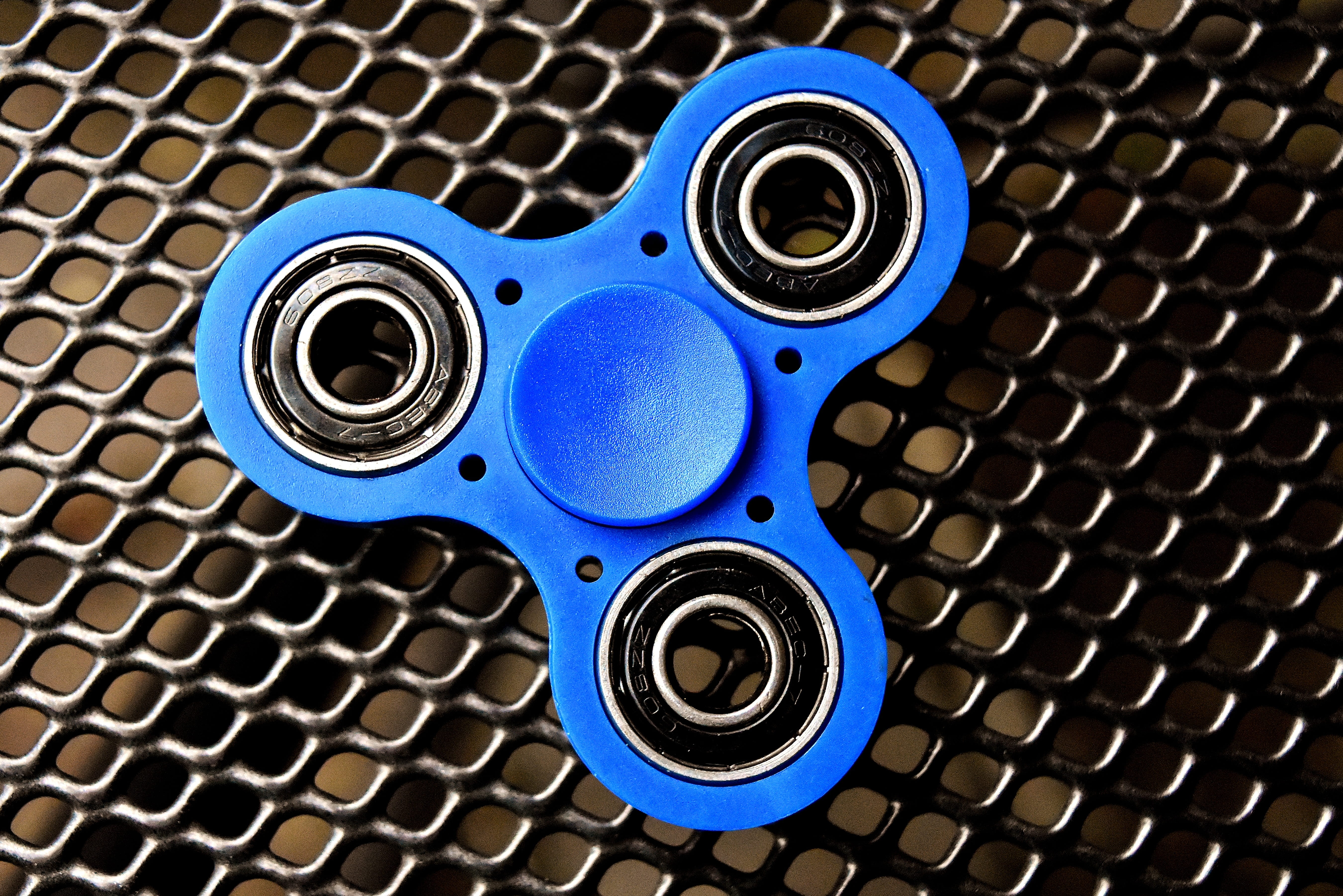 computer, finger, fun, movement, turn, still life, pattern, technology, full frame, no people, rotation, fidget spinner, music, indoors, trend, Spinner, HD Wallpaper