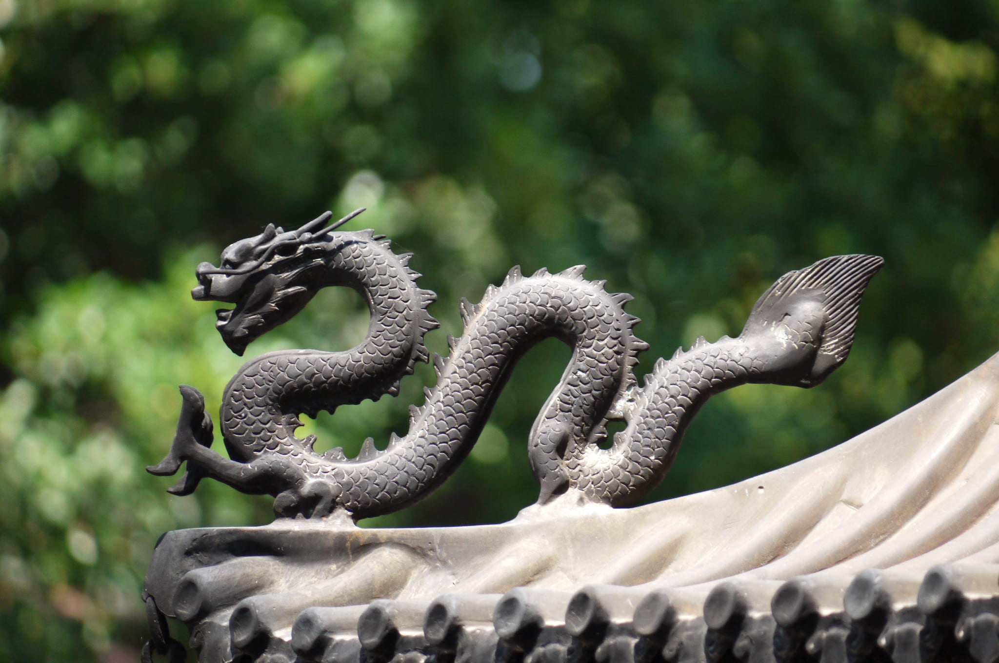 no people, oriental, dragon, art and craft, focus on foreground, buddhism, day, travel, nature, green color, animal, religious, statue, animal representation, HD Wallpaper