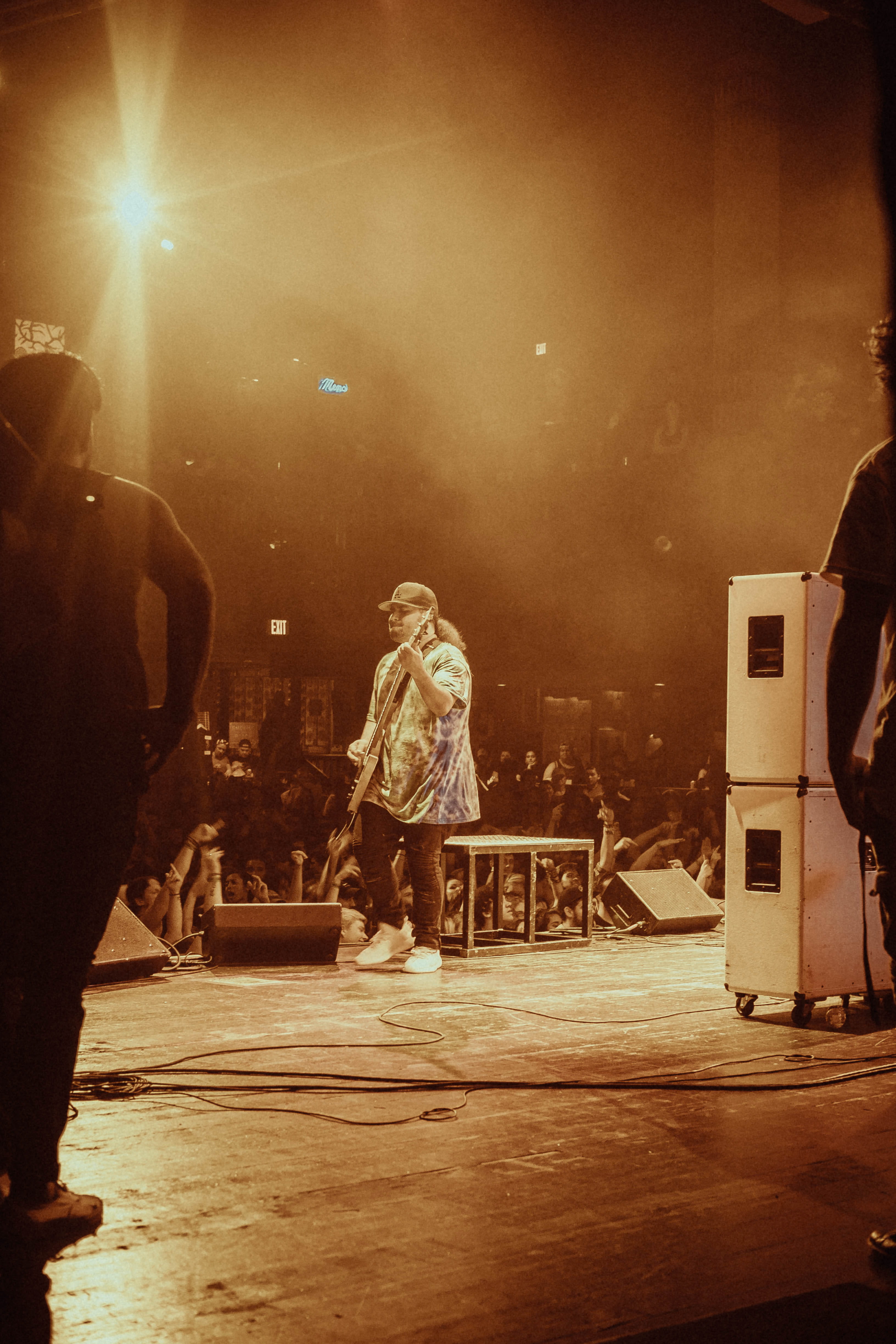 musicians, arts culture and entertainment, artists, sitting, street, stage, goodtimes, united states, rock, concertphotography, show, livephotography, stage light, Phone HD Wallpaper